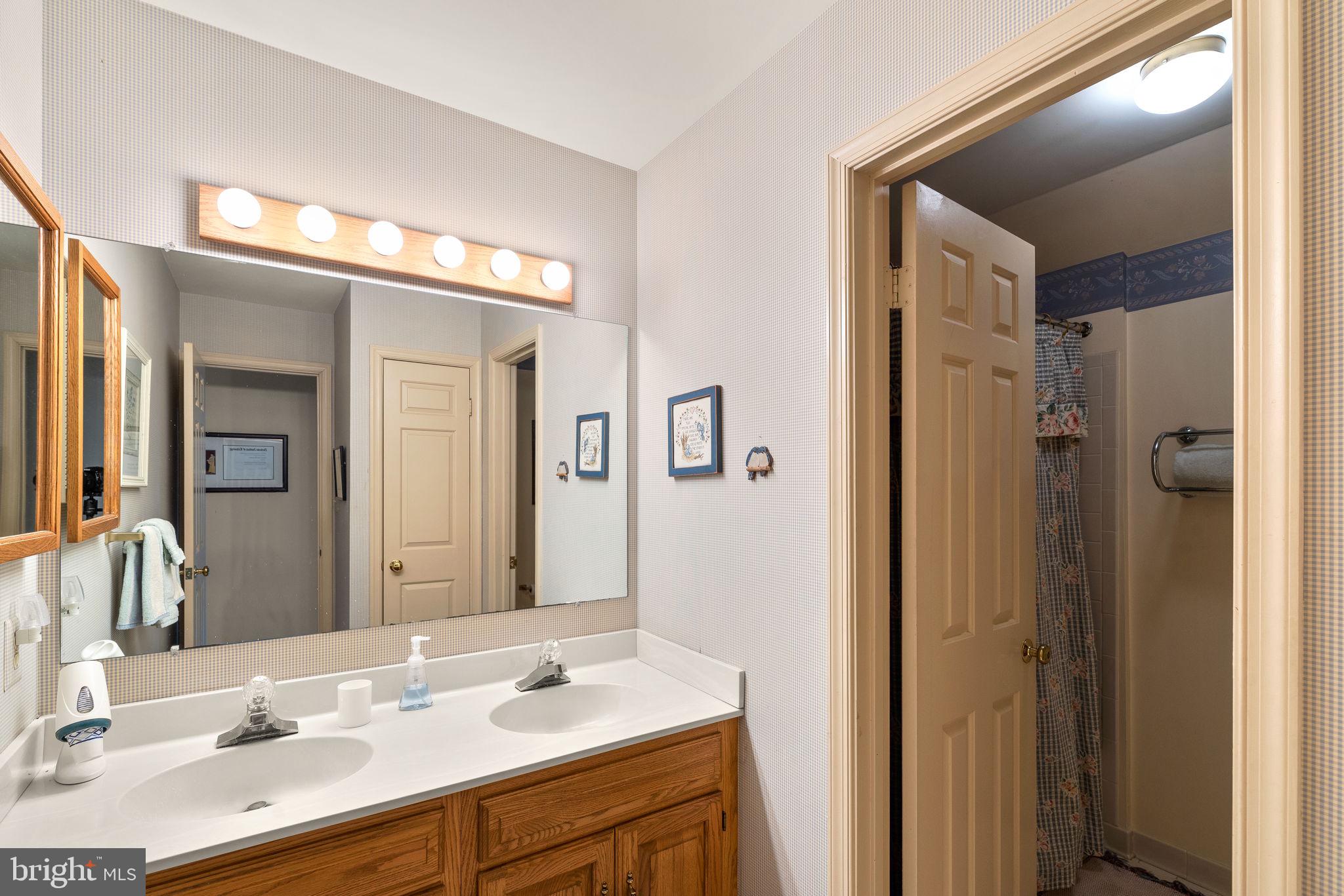 SUNDOWN HILLS - Land