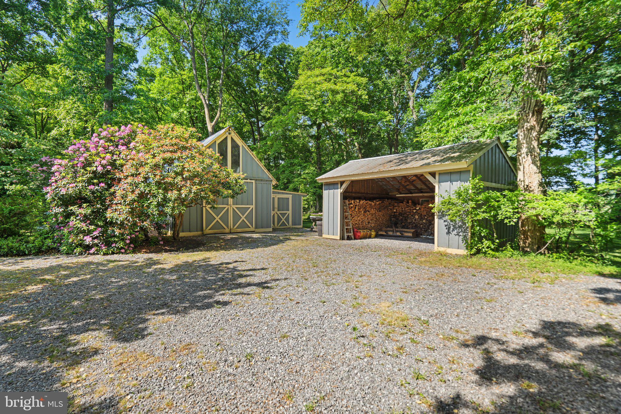 SUNDOWN HILLS - Land