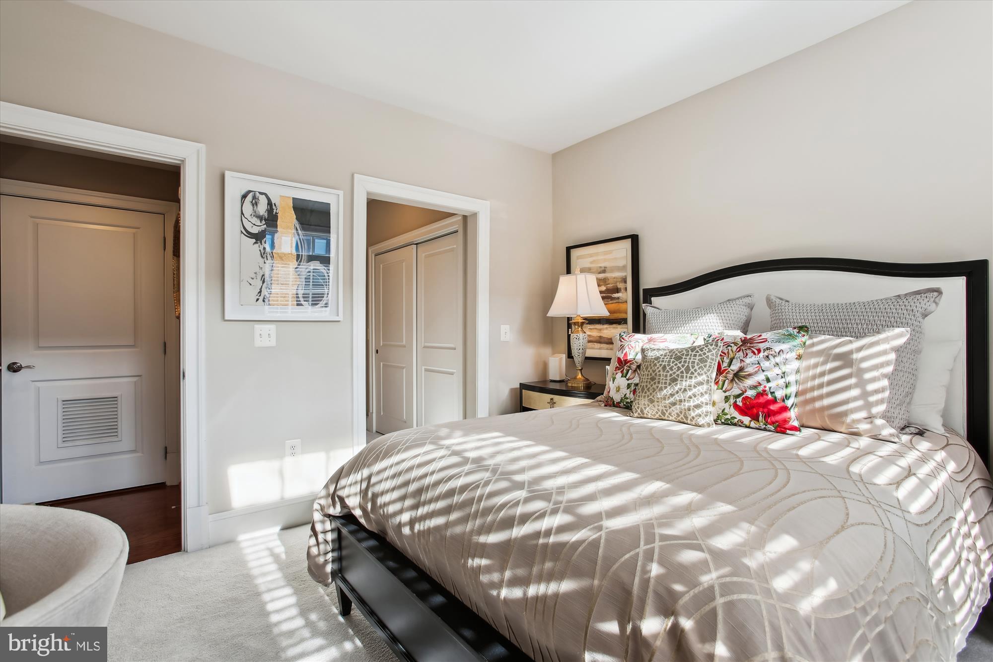 LIBERTY ROW - Residential