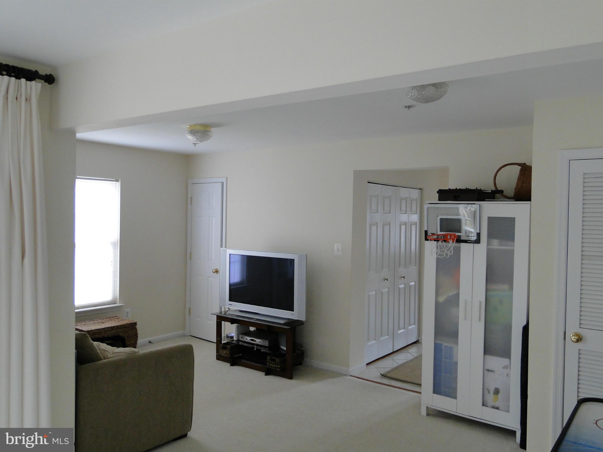 RIVER OAKS - Residential Lease