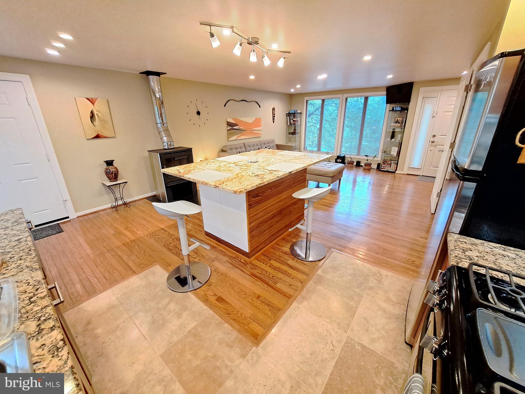 RESTON - Residential