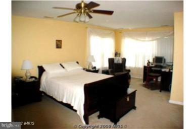 AUTUMN CHASE HUNT - Residential Lease