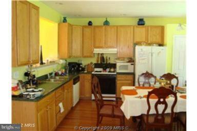 AUTUMN CHASE HUNT - Residential Lease