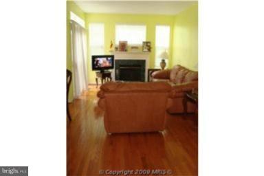 AUTUMN CHASE HUNT - Residential Lease