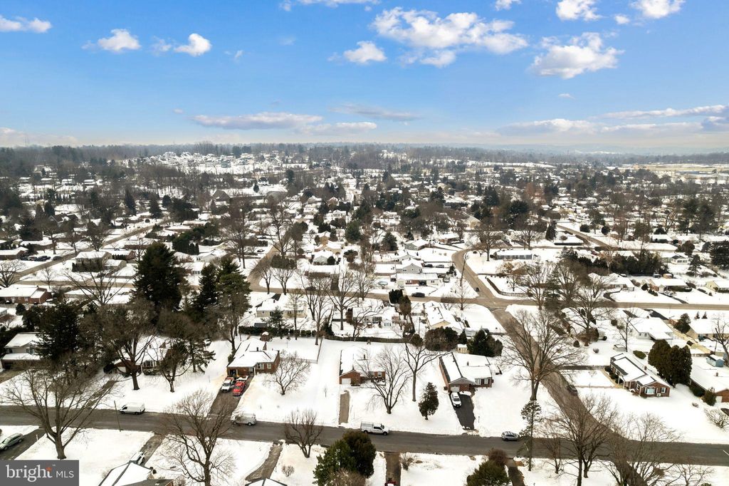 Photo of 910 Edann Road, ORELAND, PA 19075 (MLS # PAMC2166980)