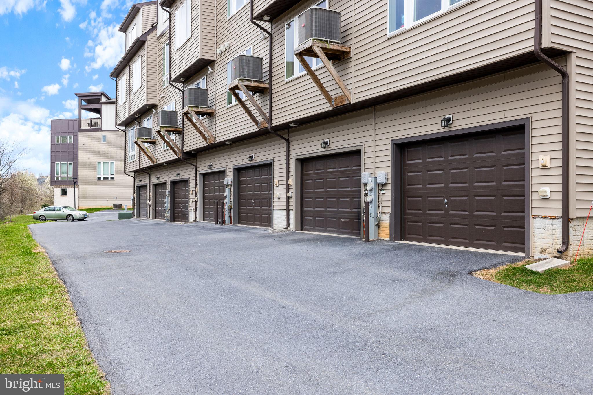 RIVER PLACE - Residential