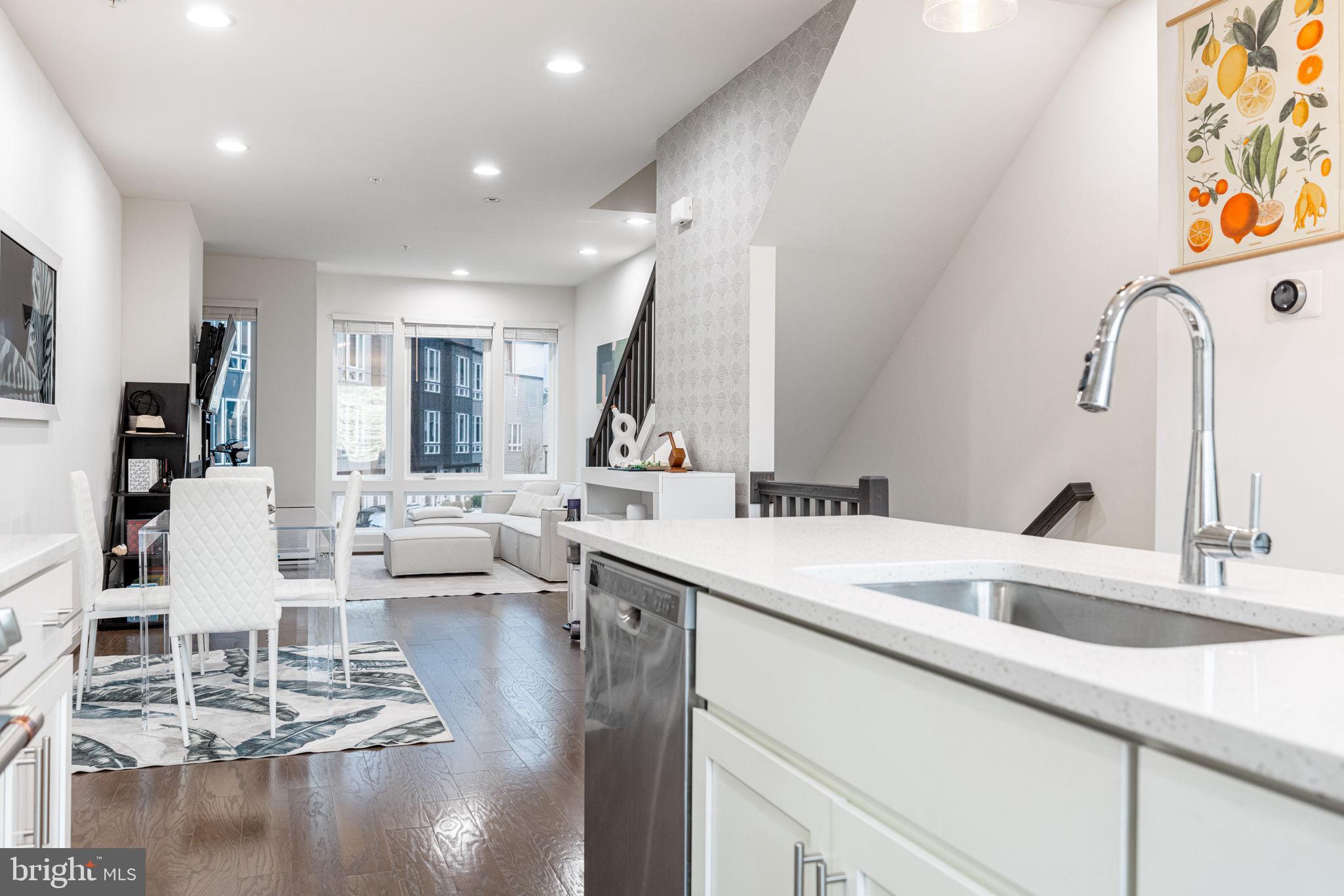 RIVER PLACE - Residential