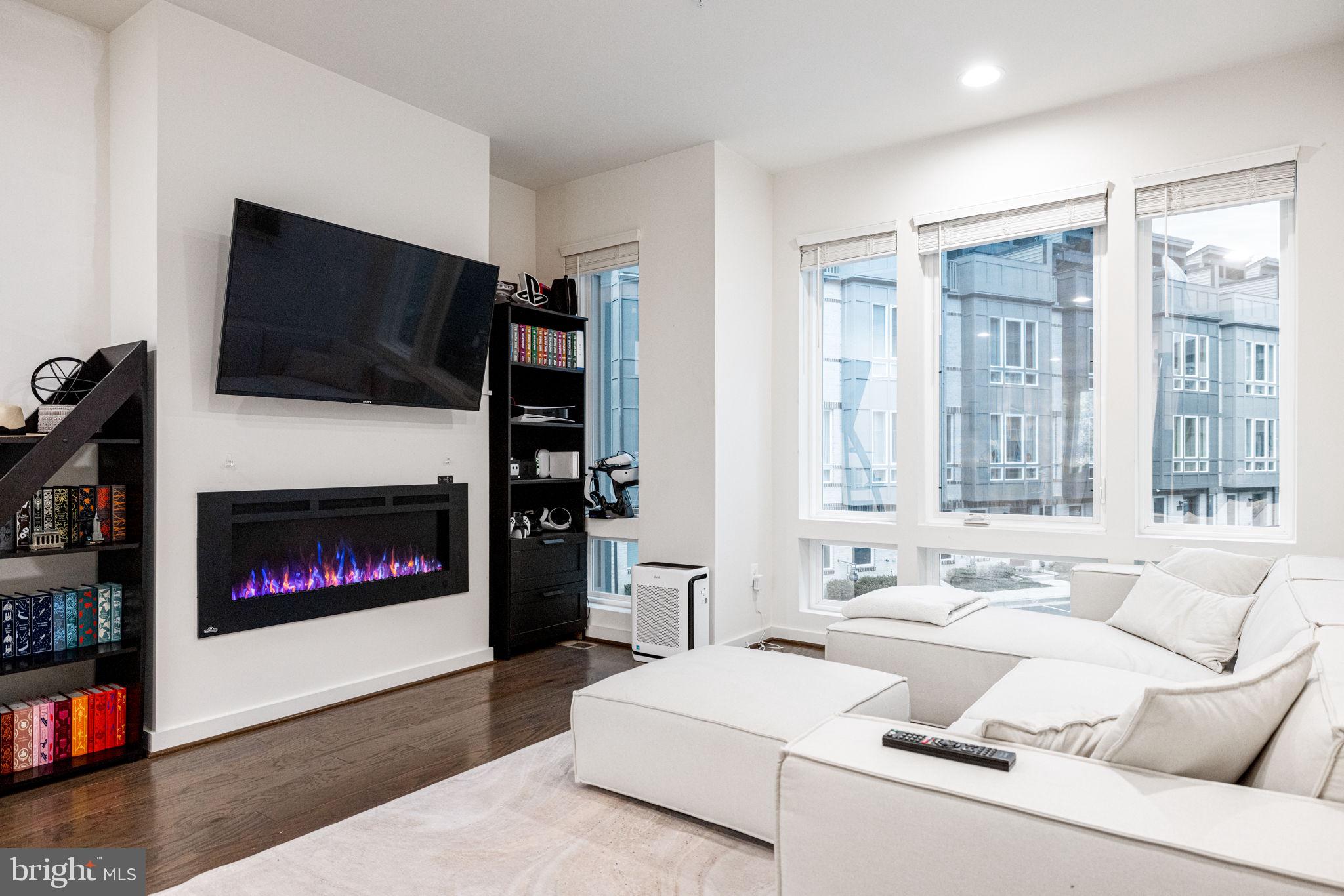 RIVER PLACE - Residential