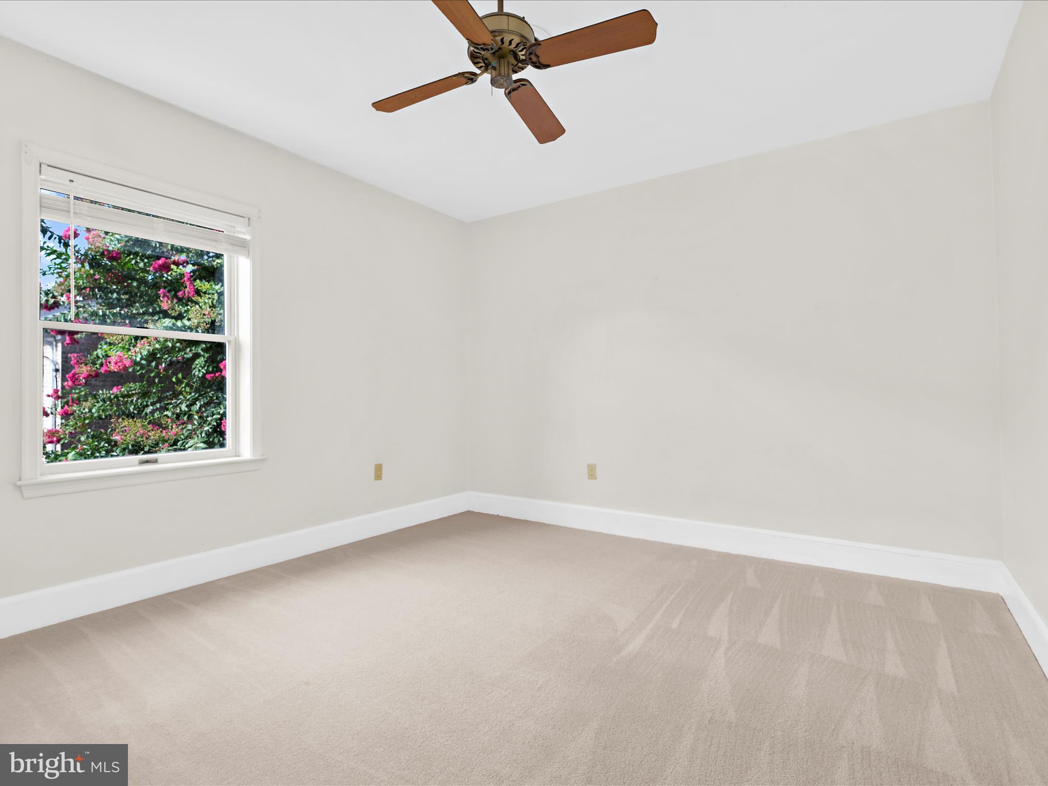 CARRIAGE HOUSE - Residential