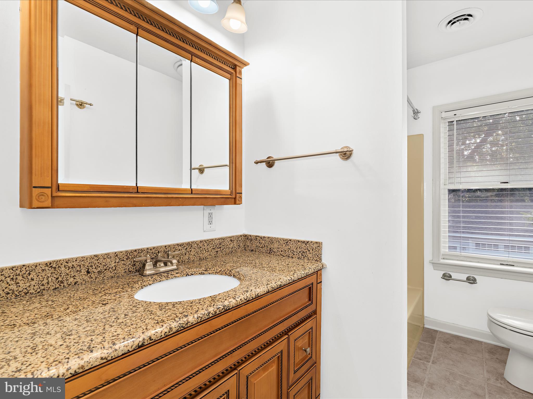 13 N THOROUGHGOOD LANE 24
