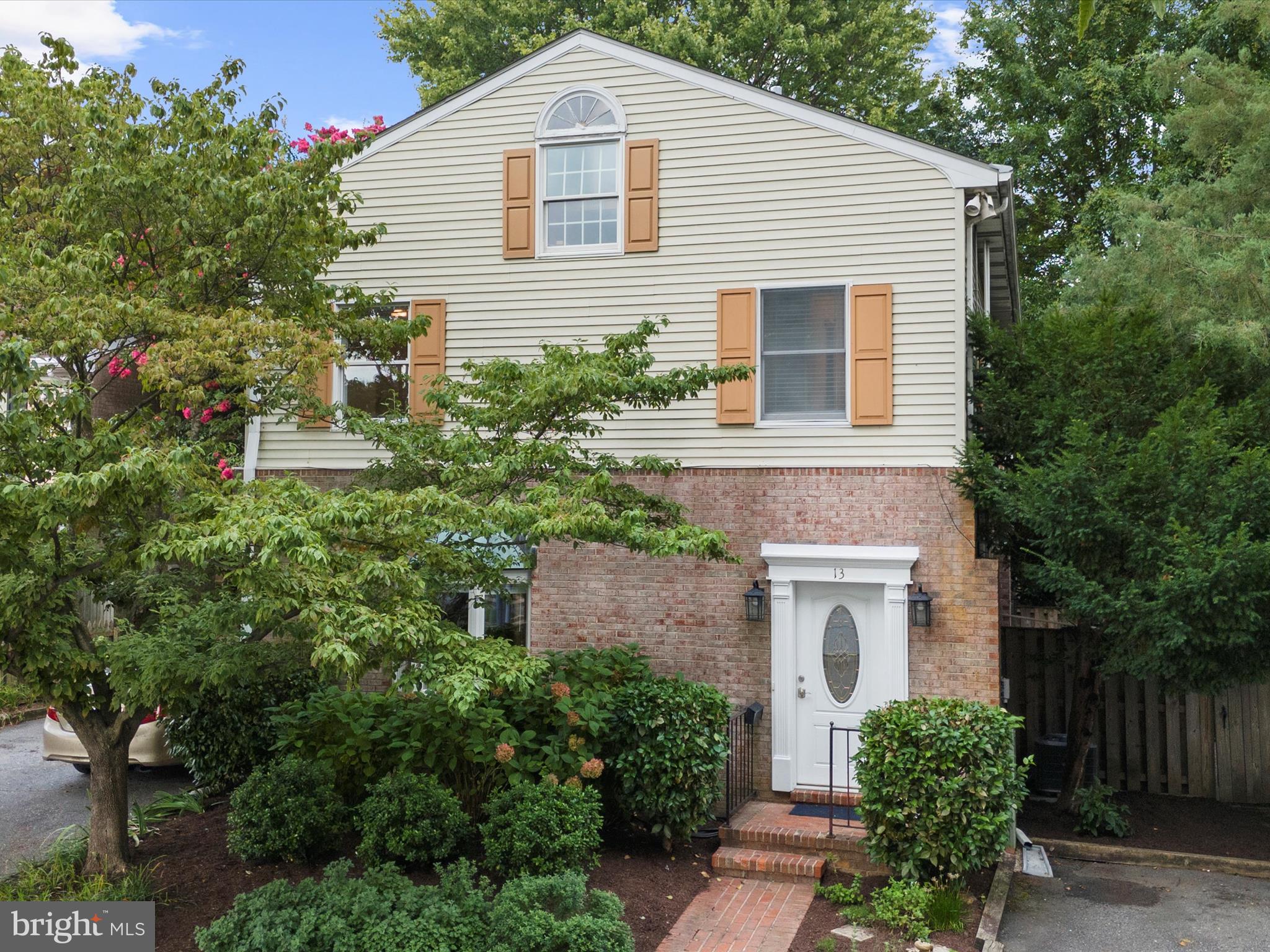 13 N THOROUGHGOOD LANE 24