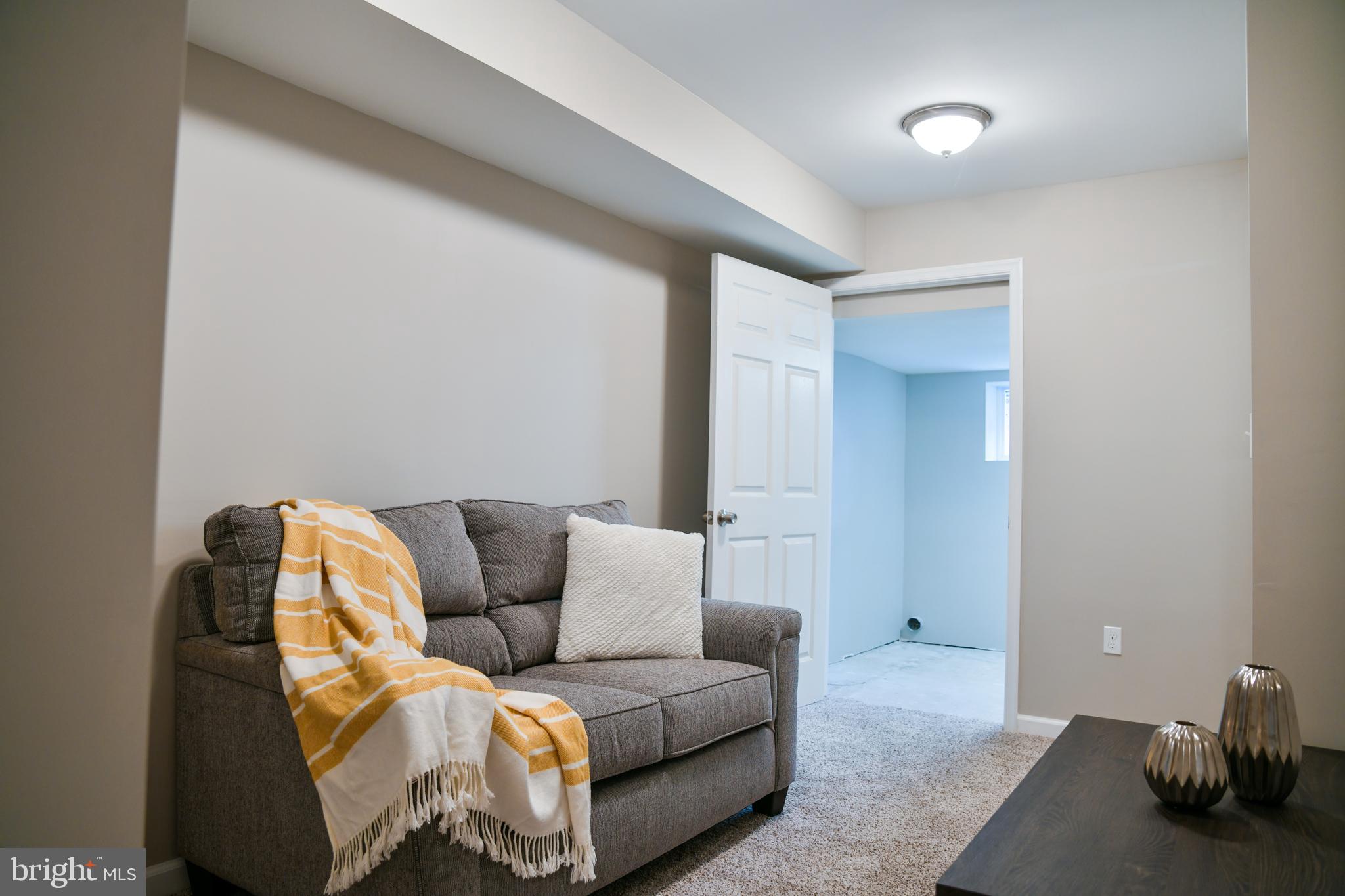 MONTEBELLO - Residential