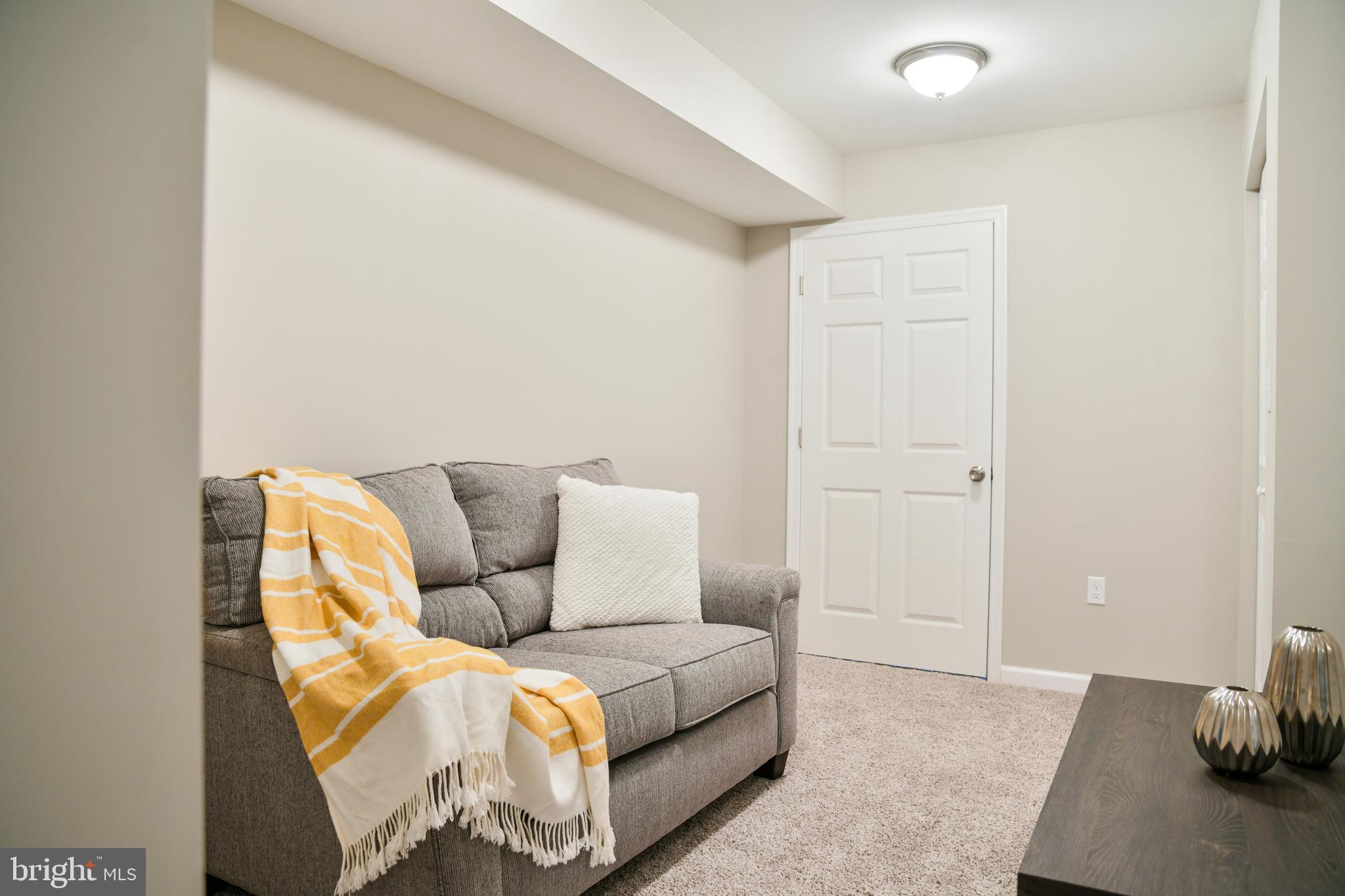 MONTEBELLO - Residential