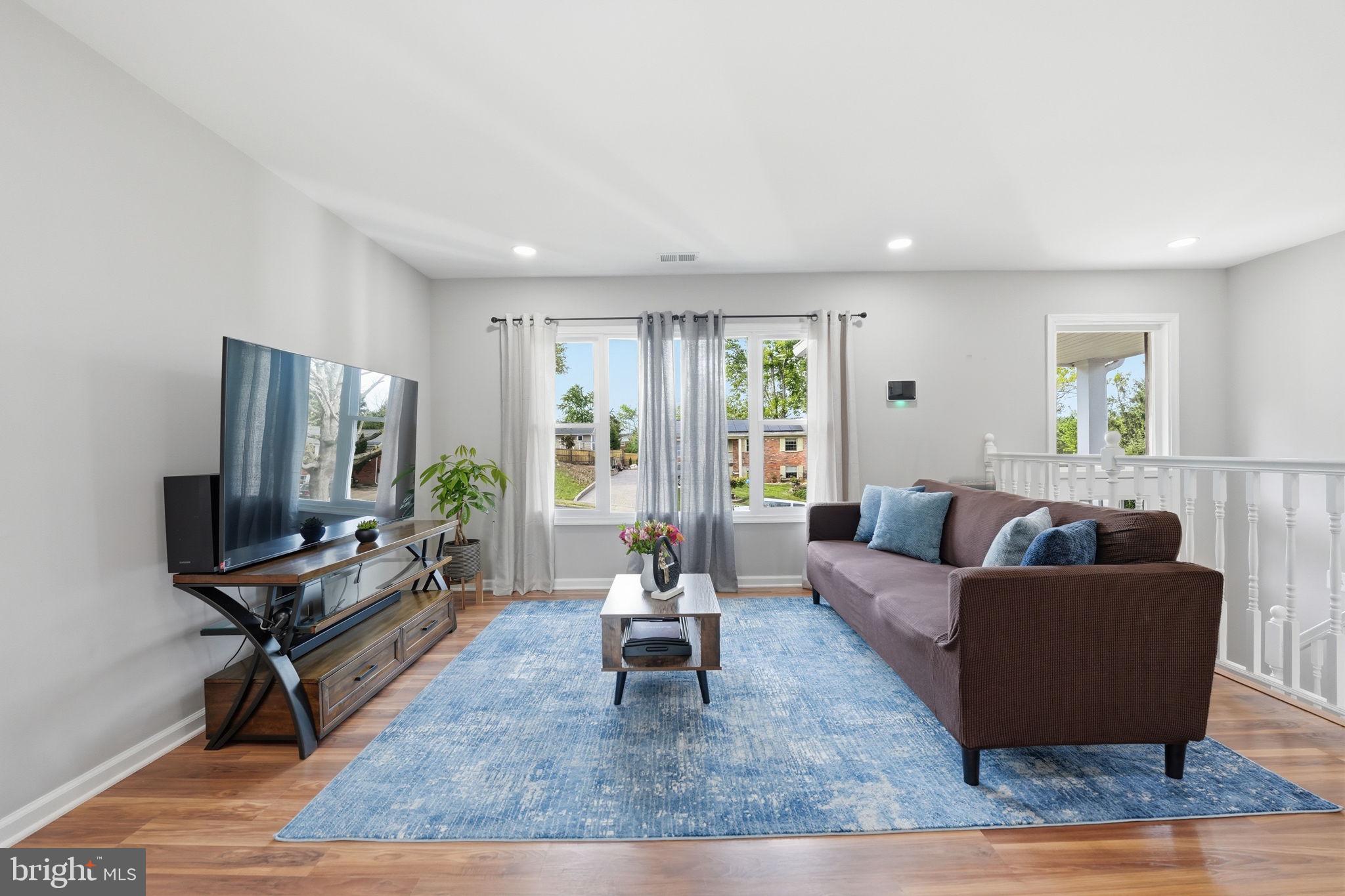 3008 ALBANY COURT