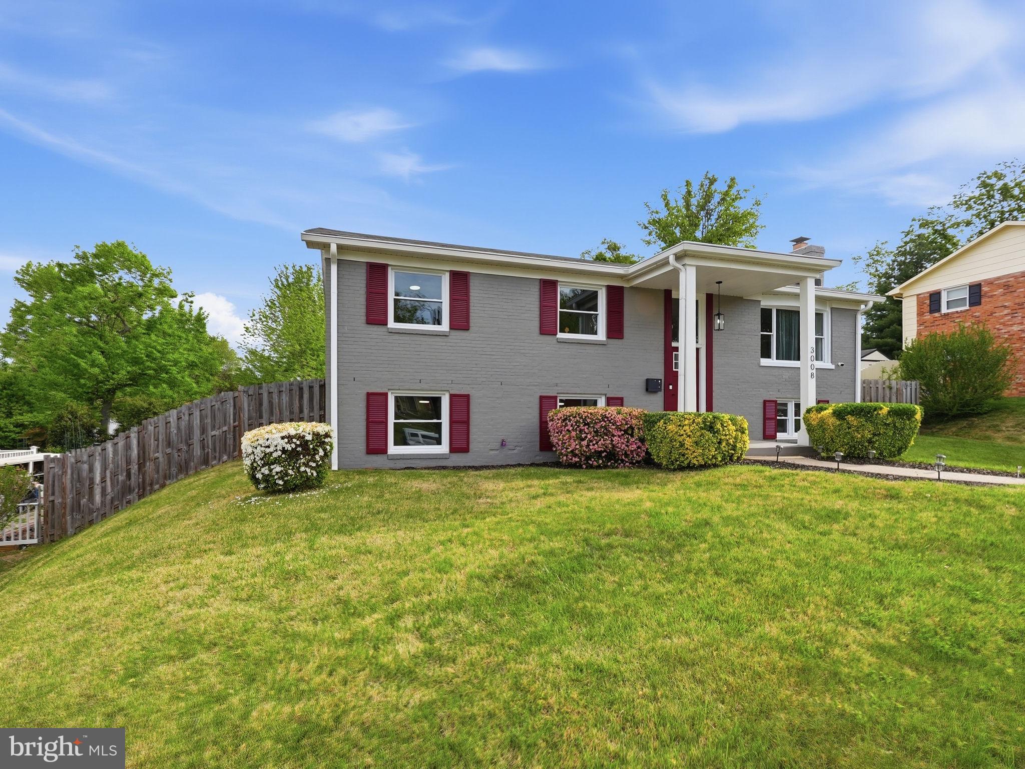 3008 ALBANY COURT