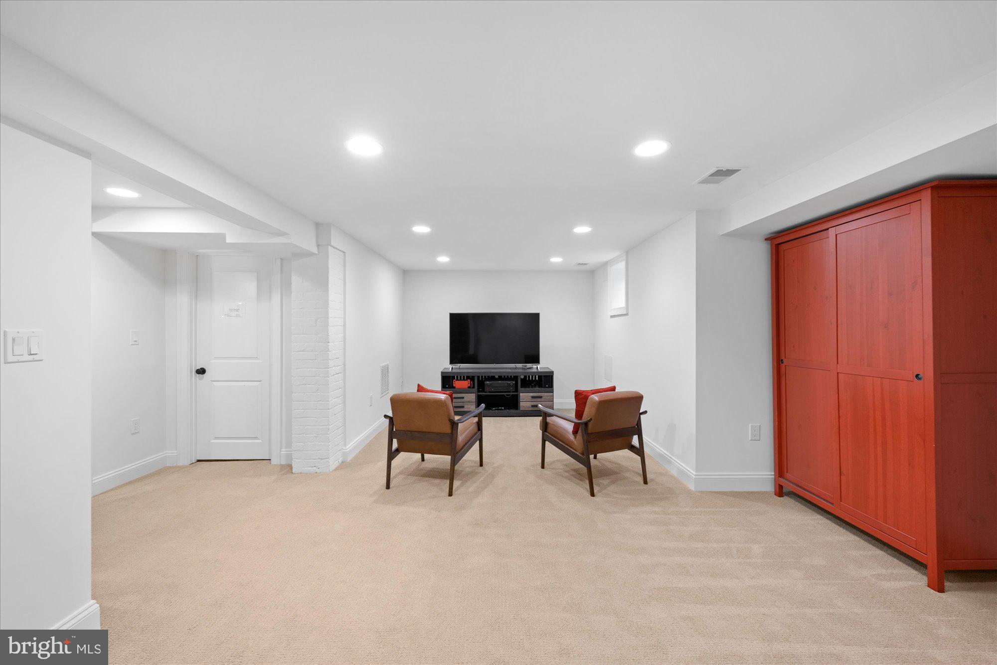 GLENBROOK VILLAGE - Residential