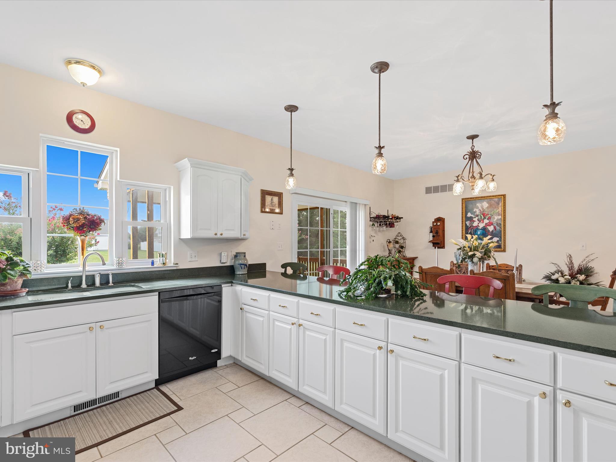 HENRYS GREEN - Residential