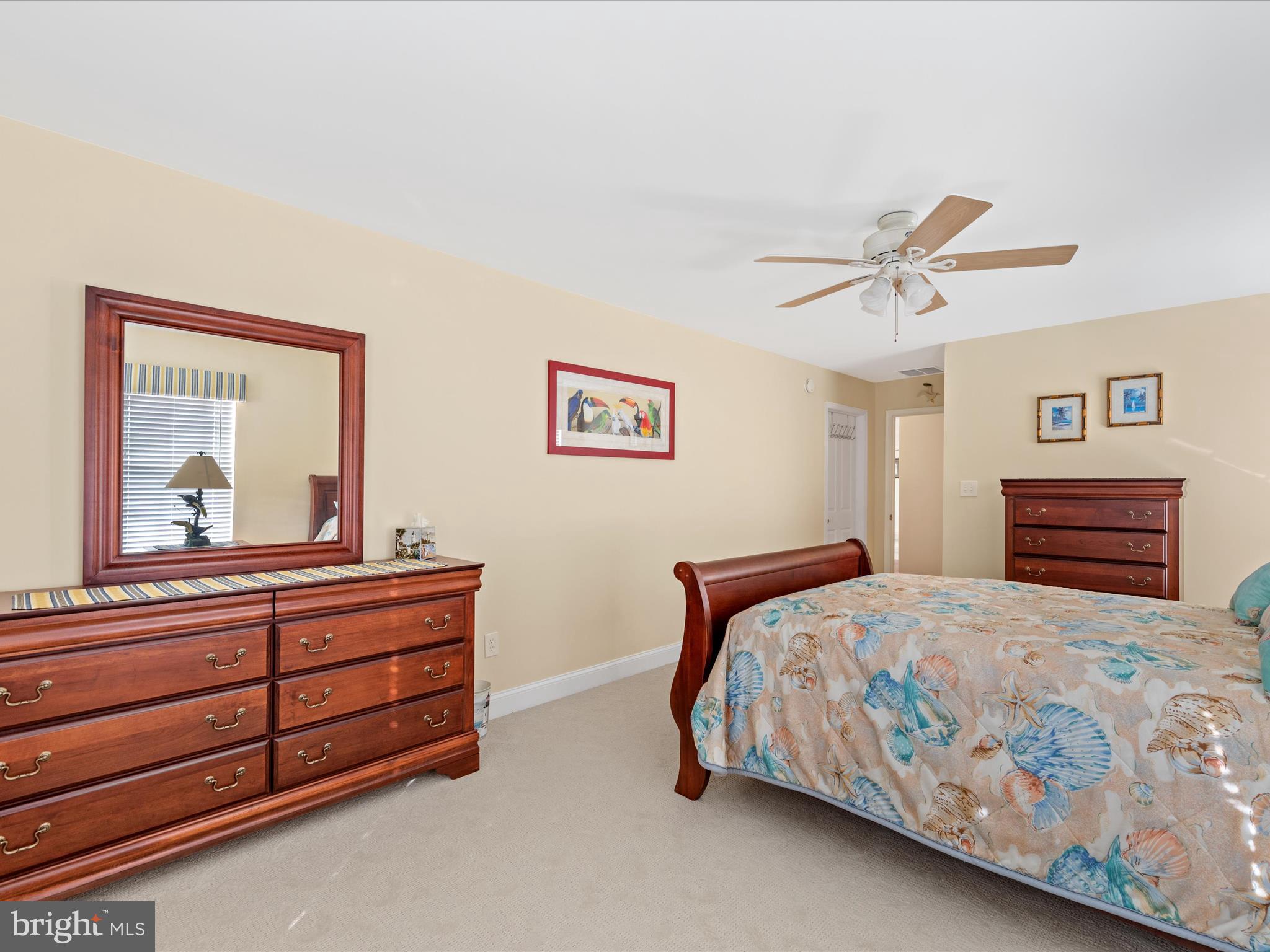 HENRYS GREEN - Residential