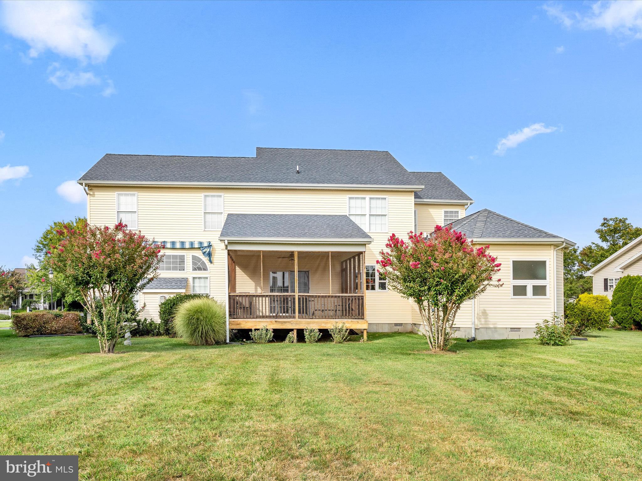 HENRYS GREEN - Residential