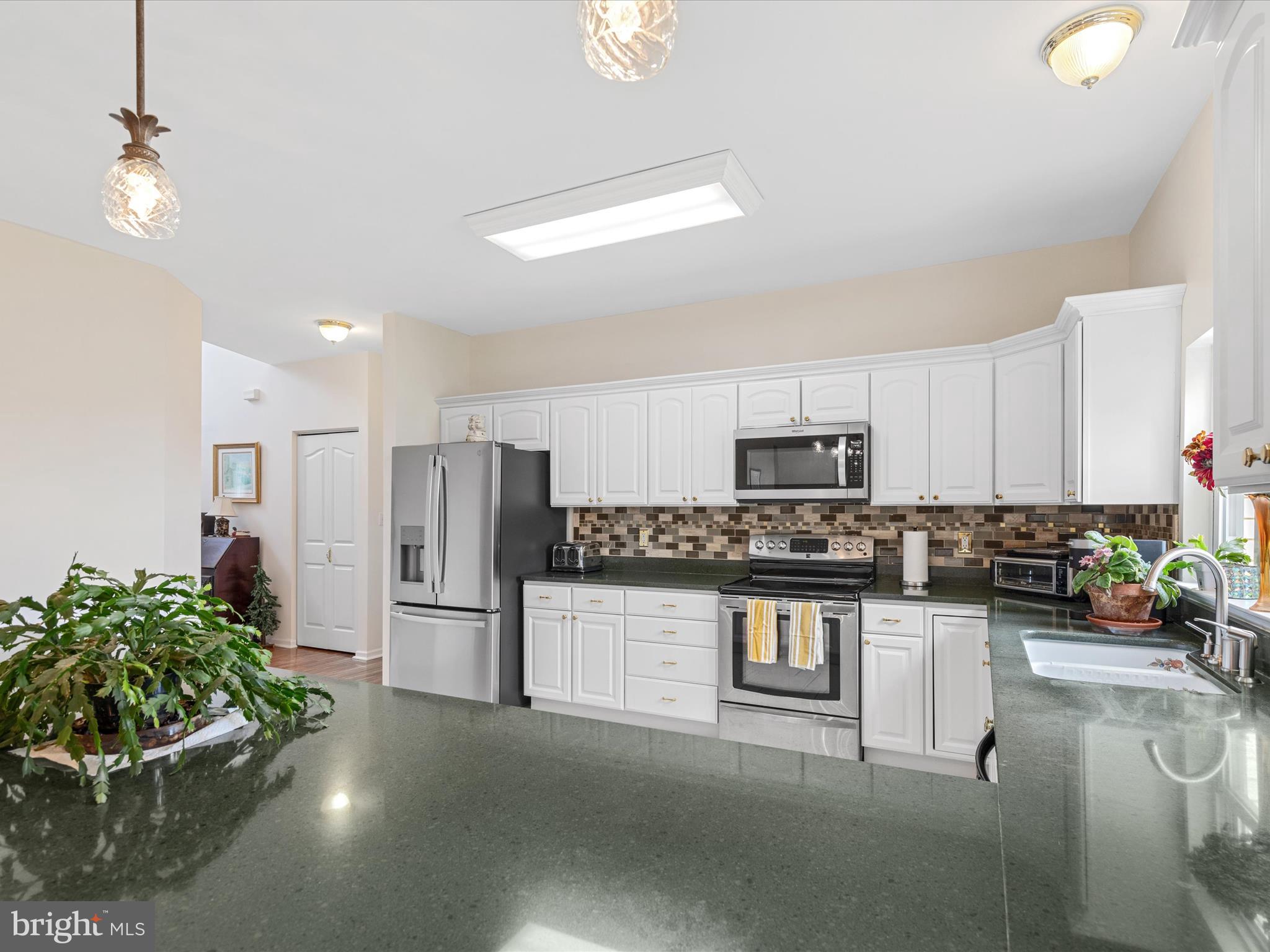 HENRYS GREEN - Residential