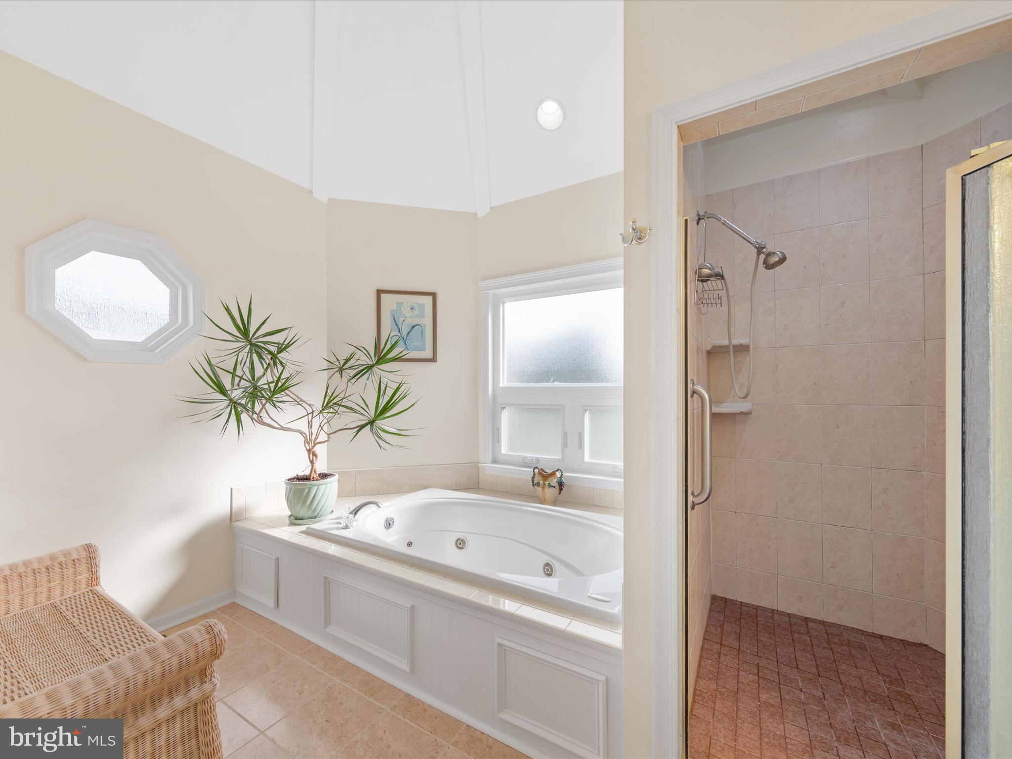 HENRYS GREEN - Residential