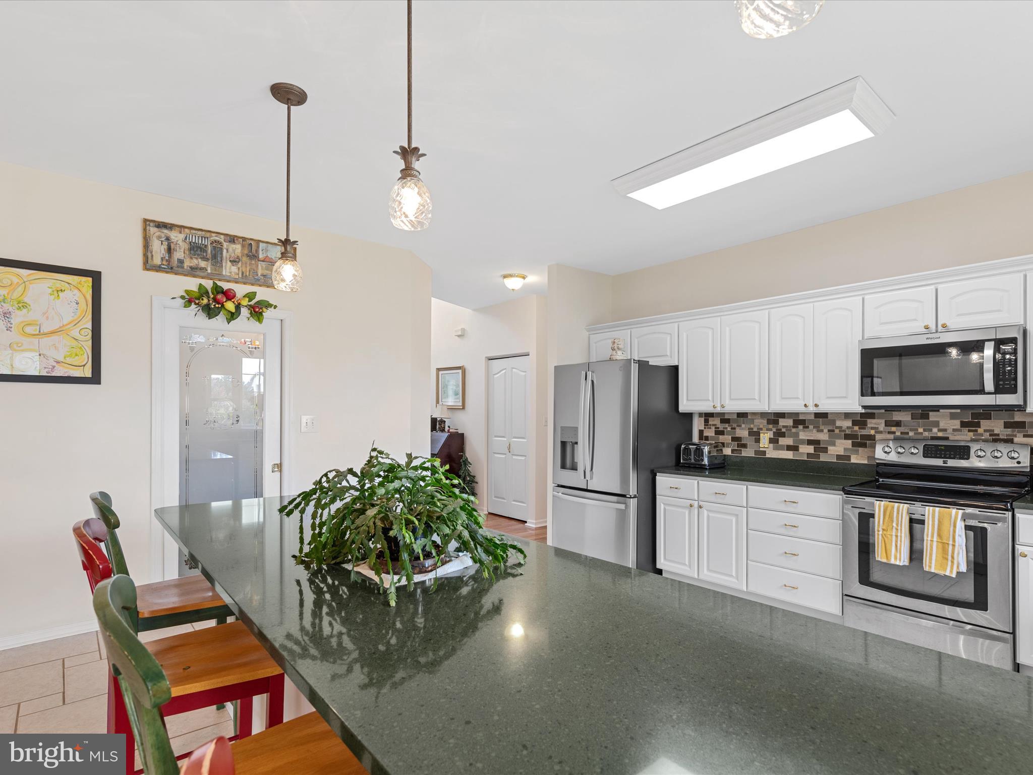 HENRYS GREEN - Residential