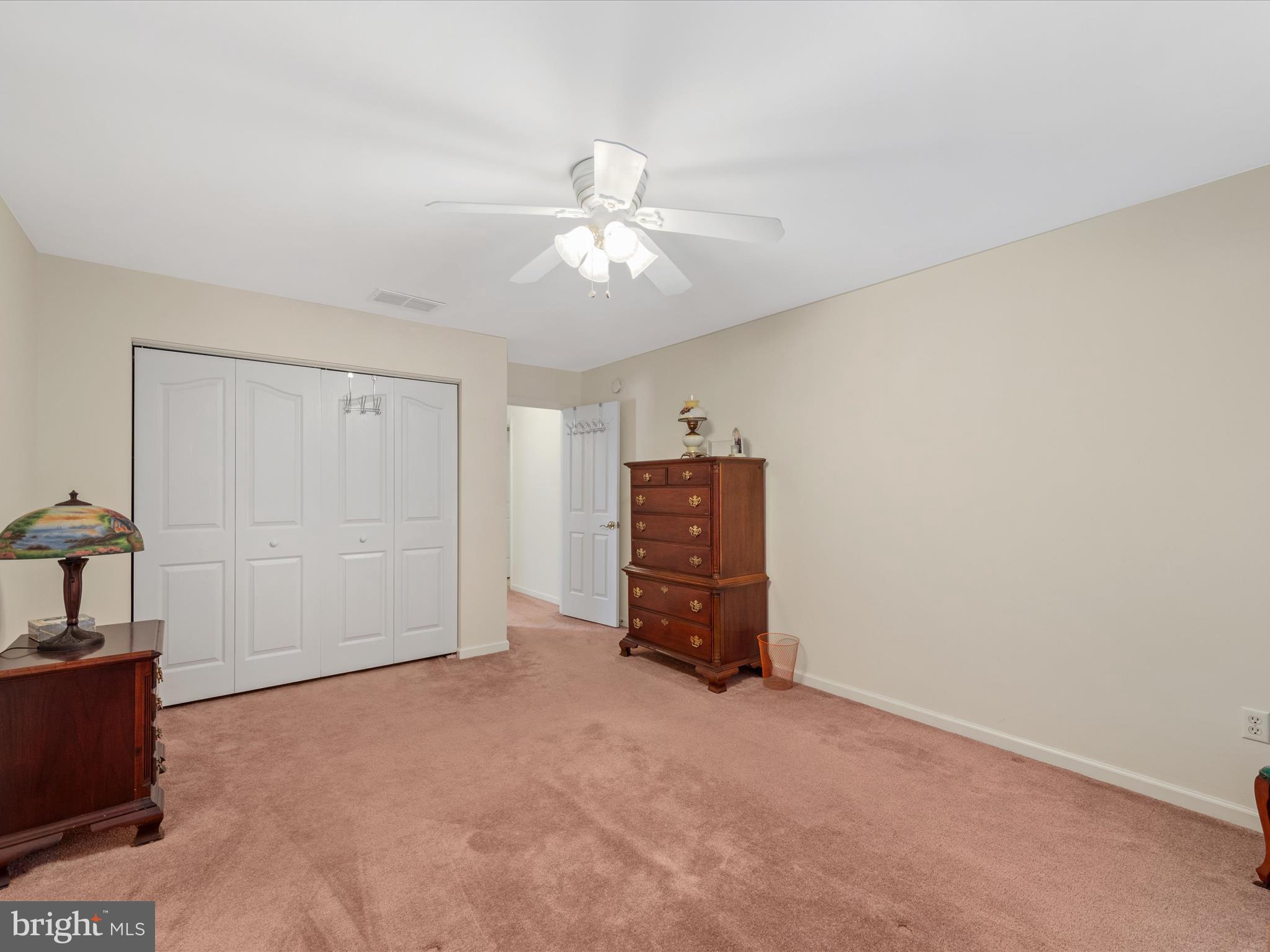 HENRYS GREEN - Residential