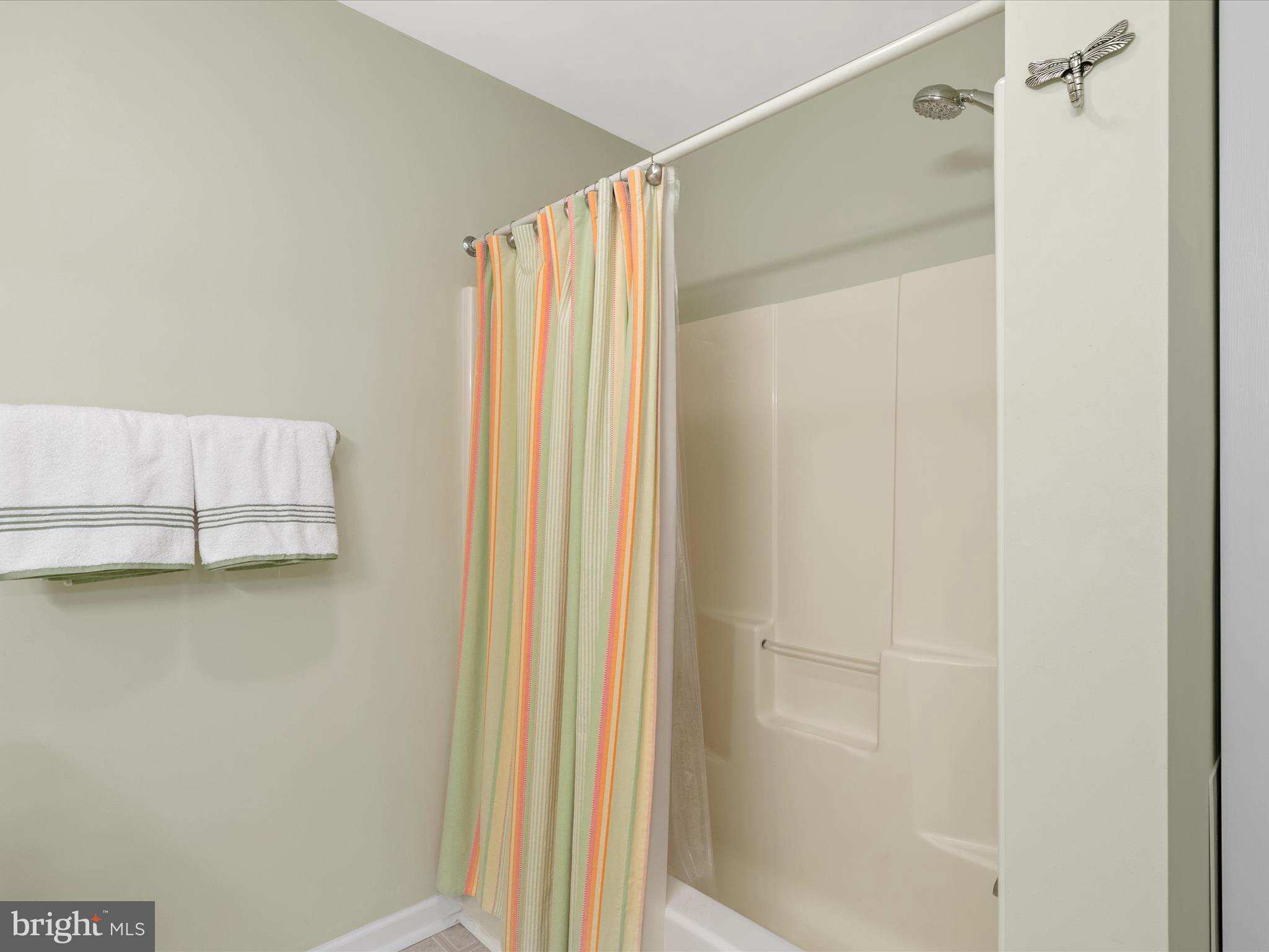 HENRYS GREEN - Residential