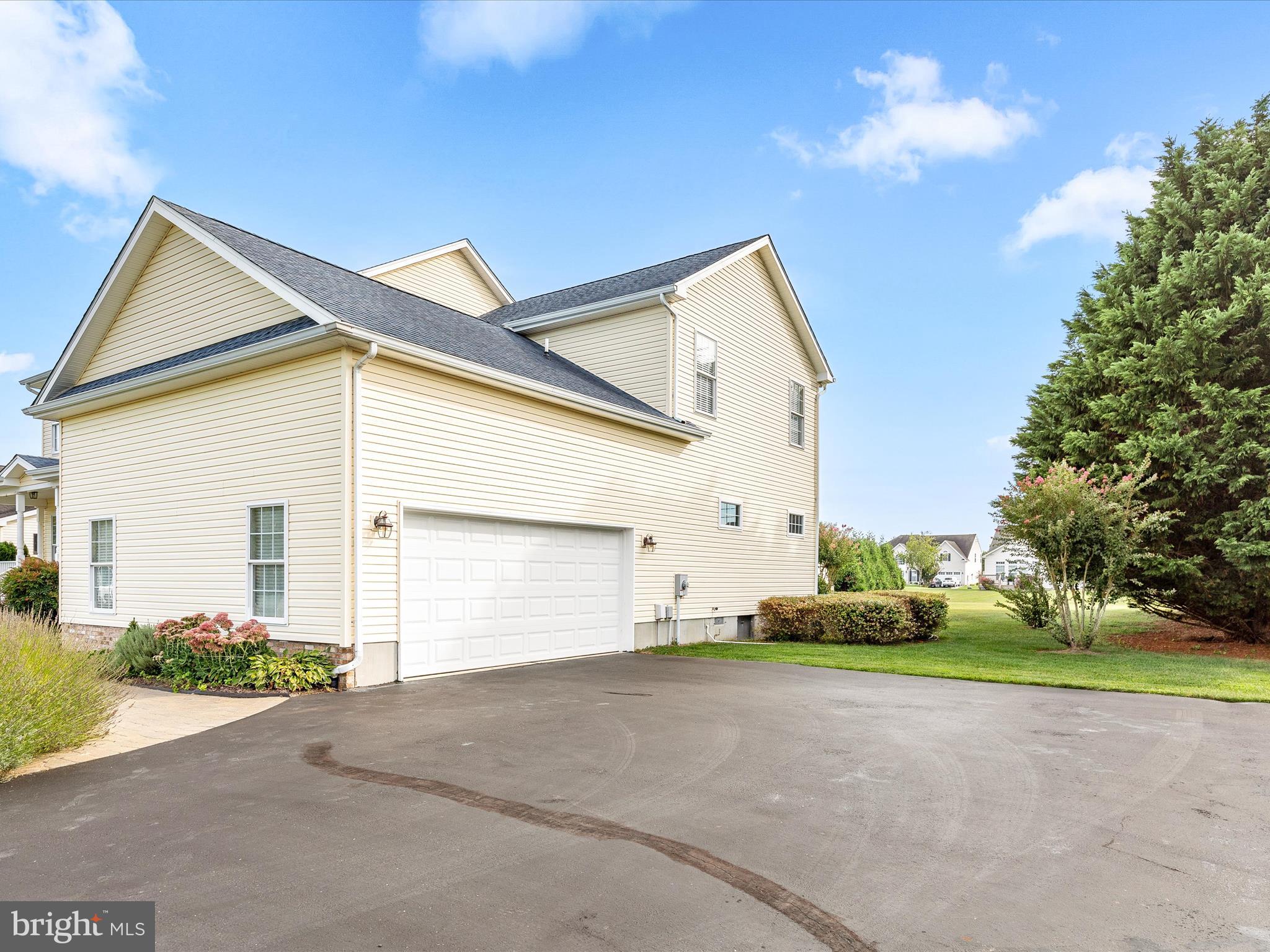 HENRYS GREEN - Residential