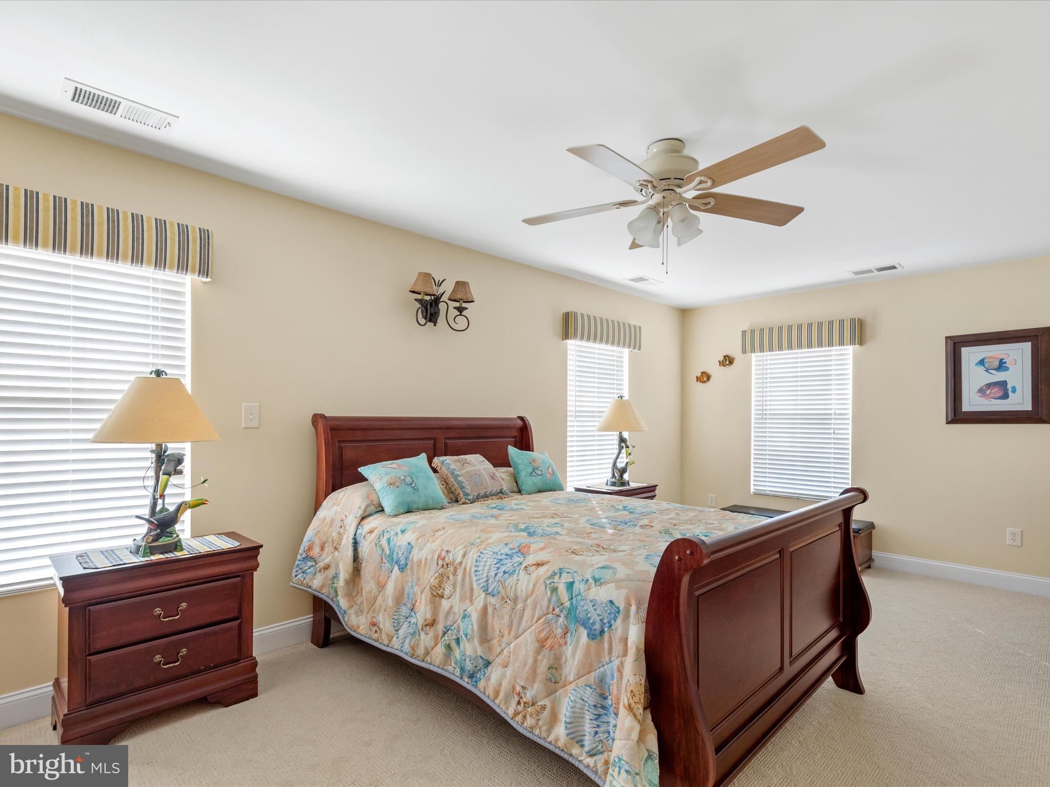 HENRYS GREEN - Residential