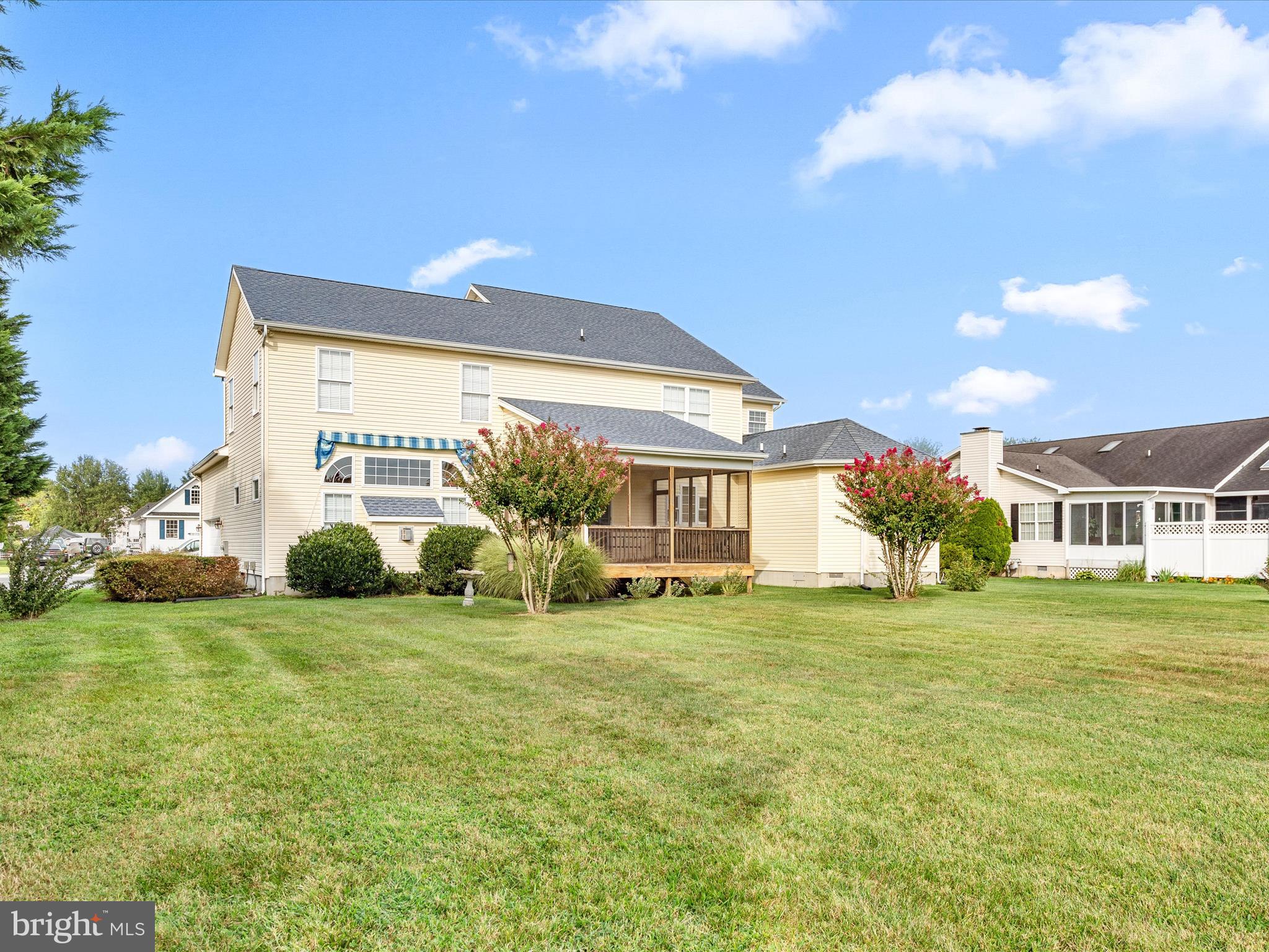 HENRYS GREEN - Residential