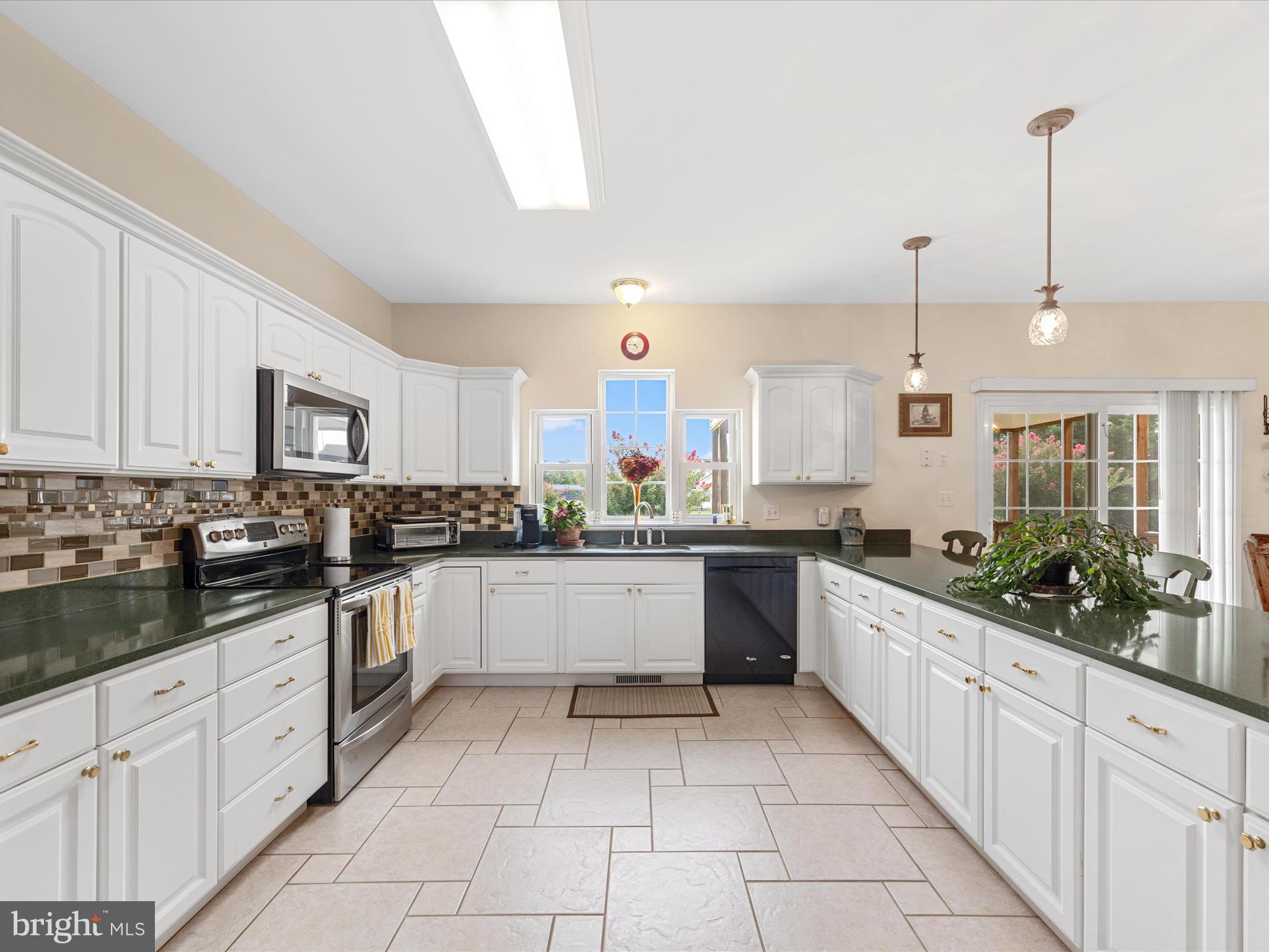 HENRYS GREEN - Residential