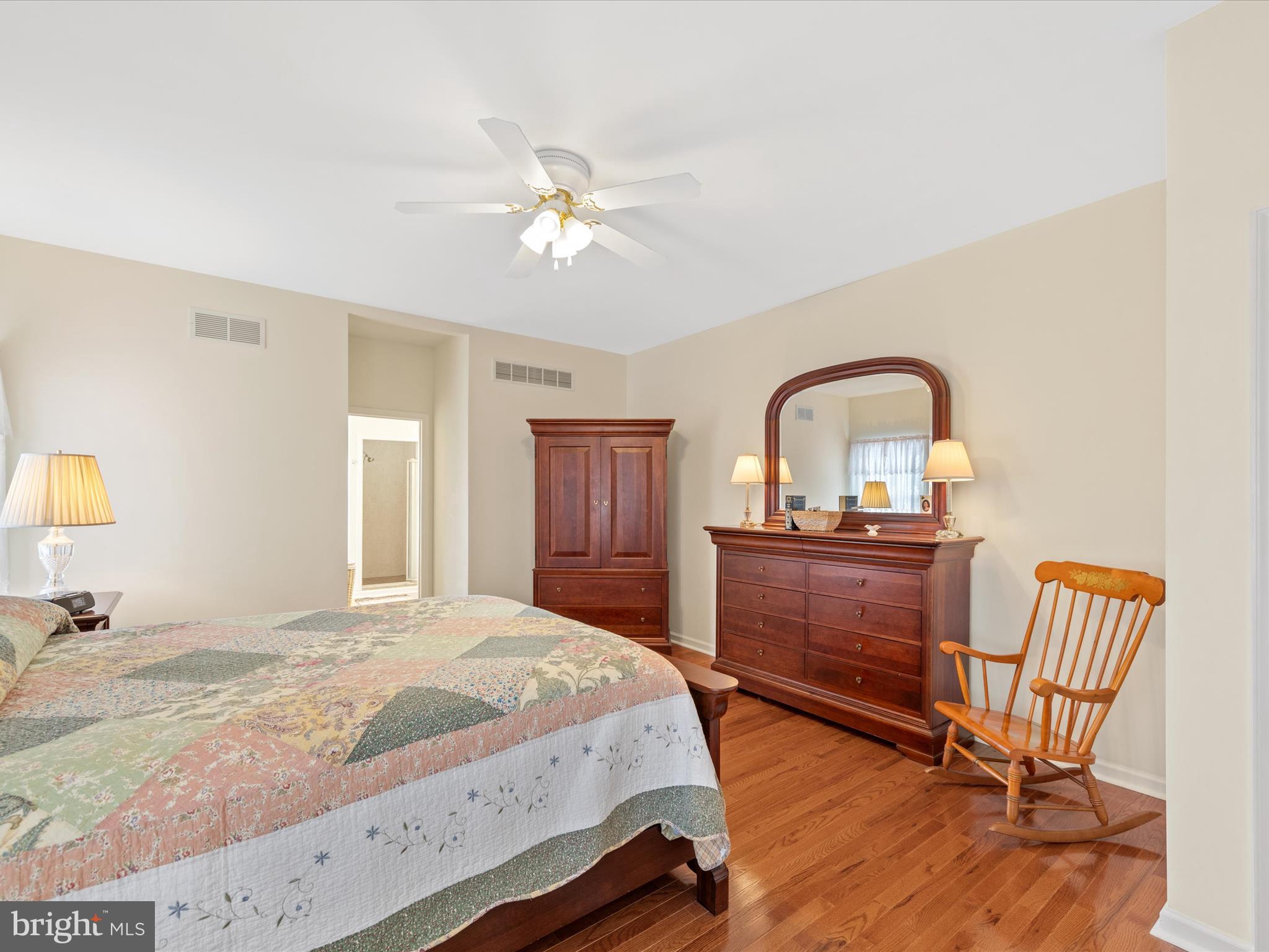 HENRYS GREEN - Residential