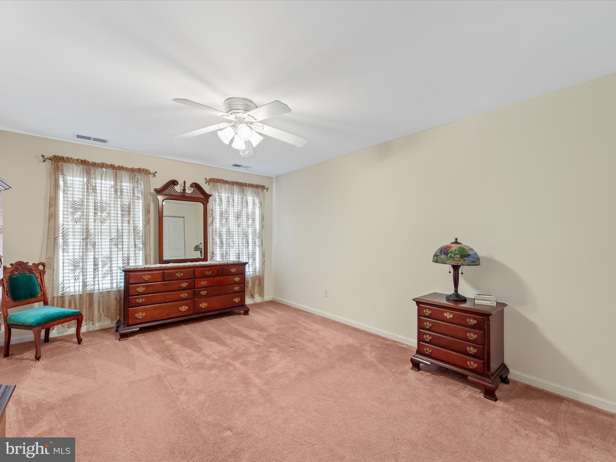 HENRYS GREEN - Residential