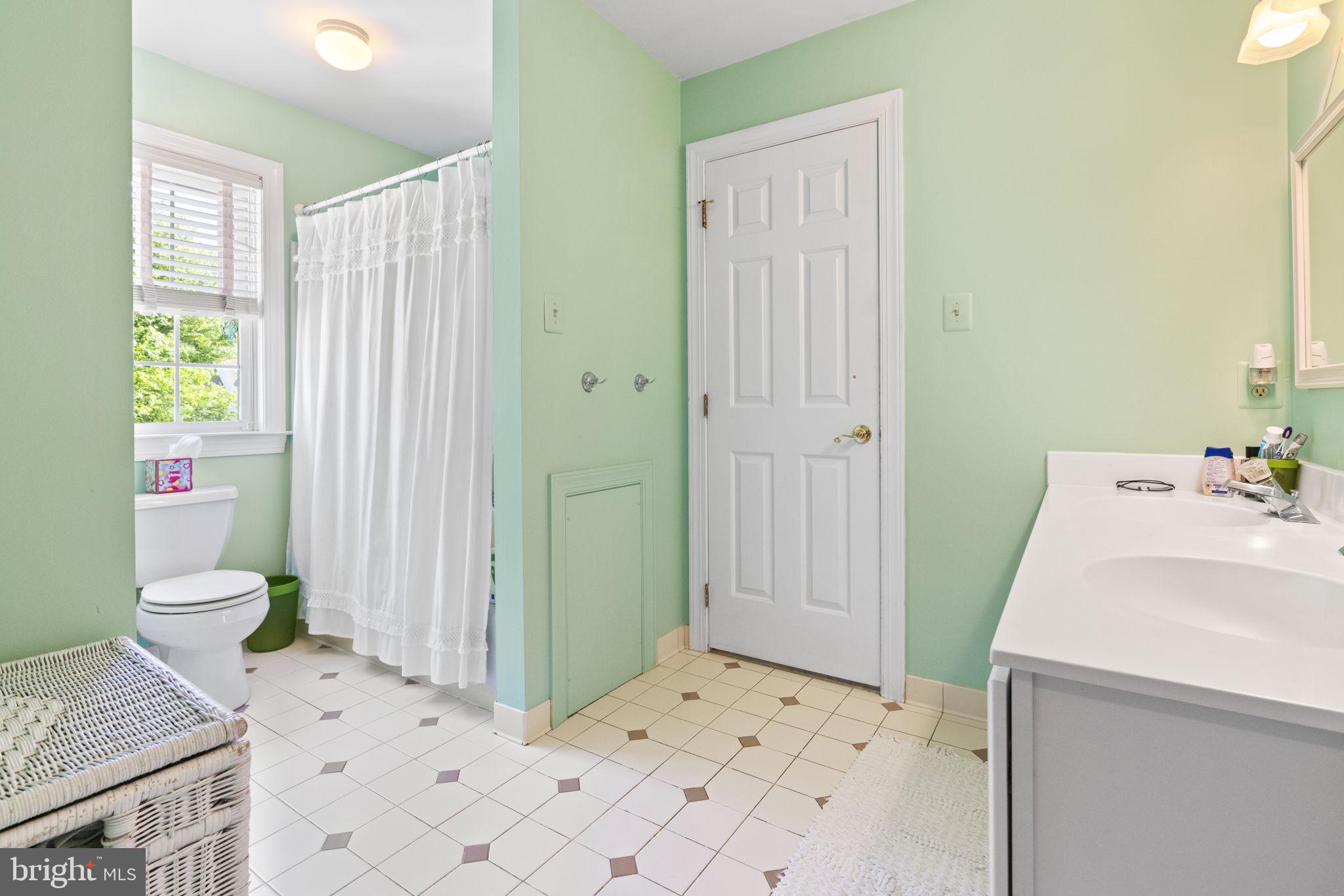 COURTS AT LONGWOOD - Residential