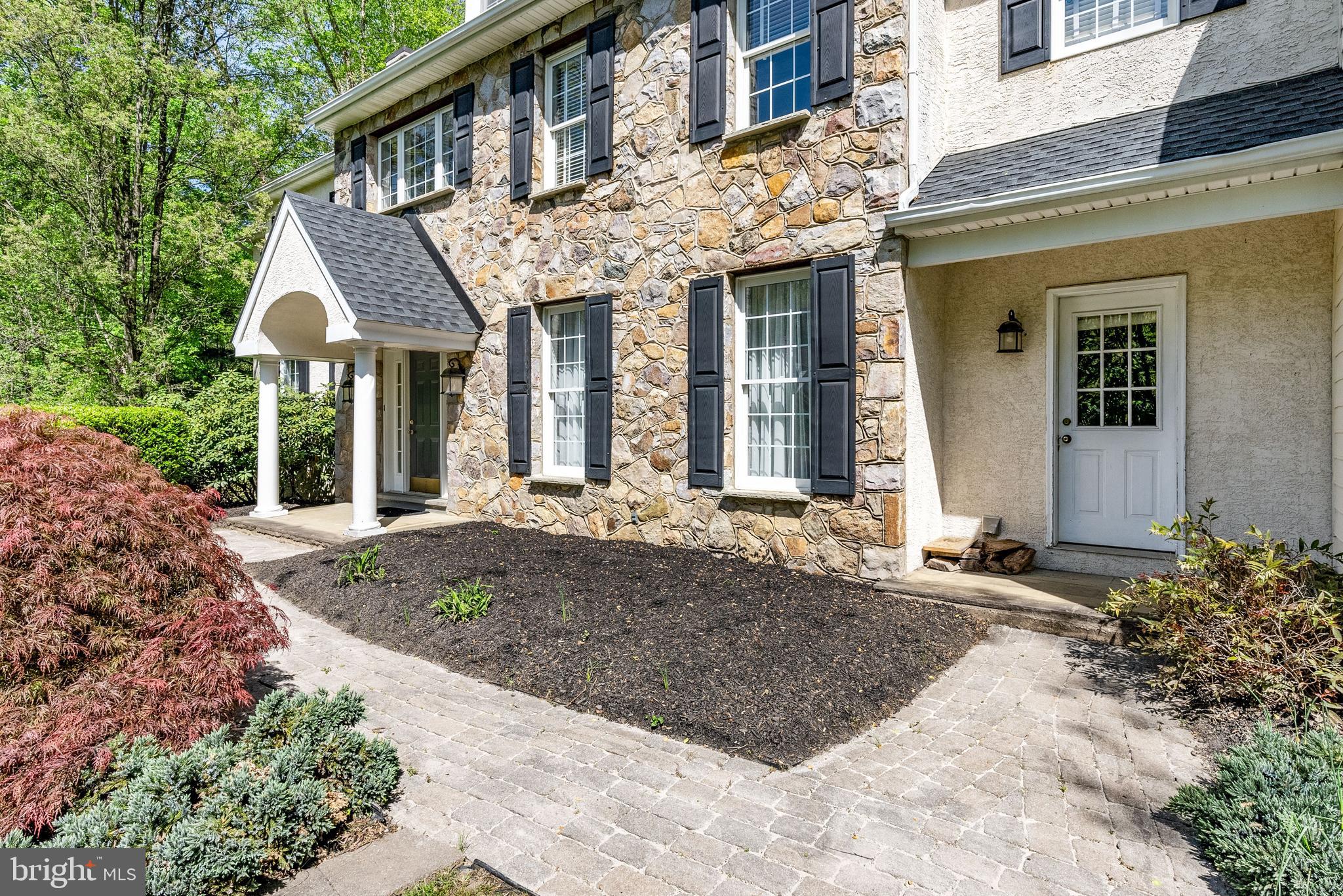1072 BALLINTREE LANE