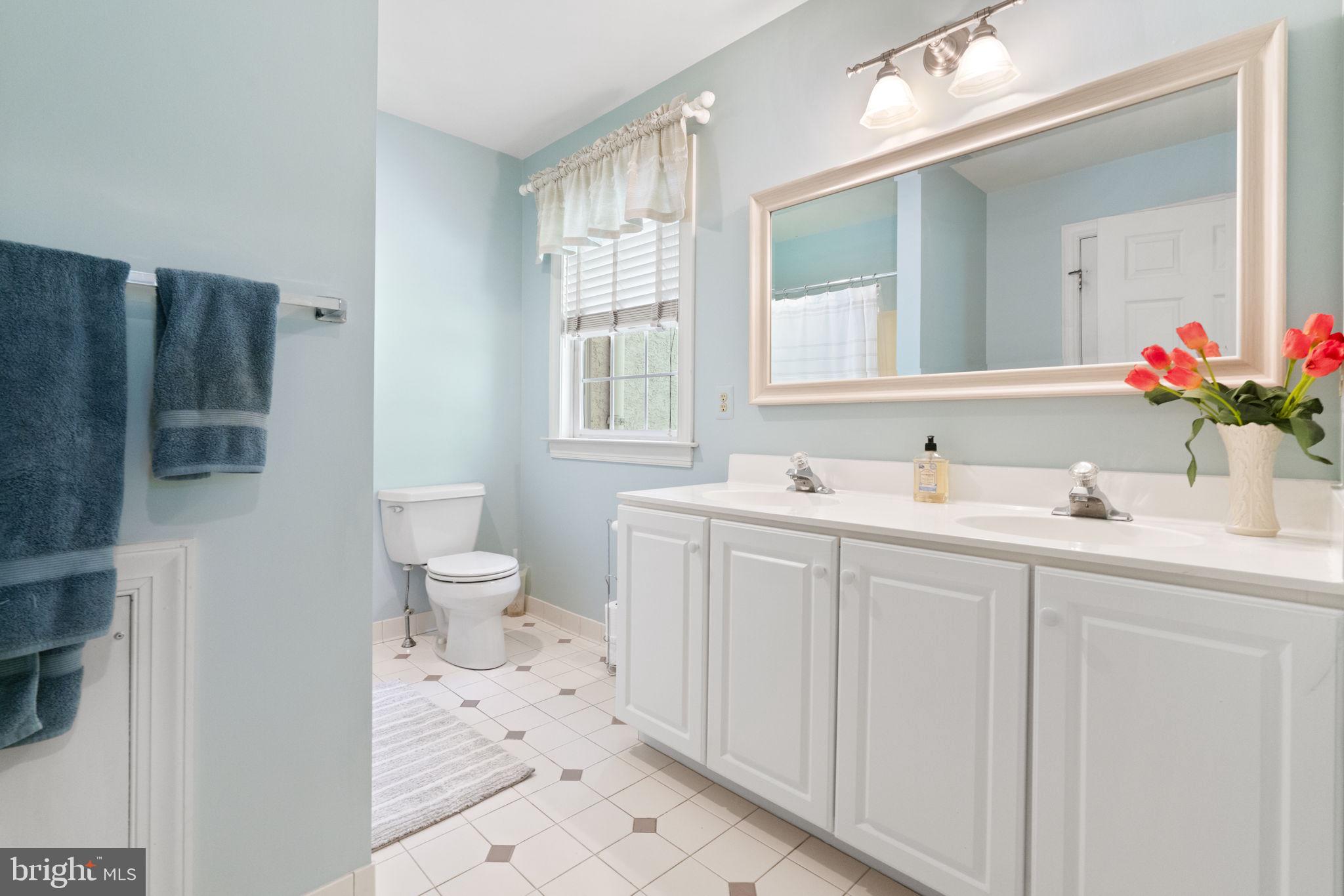 COURTS AT LONGWOOD - Residential