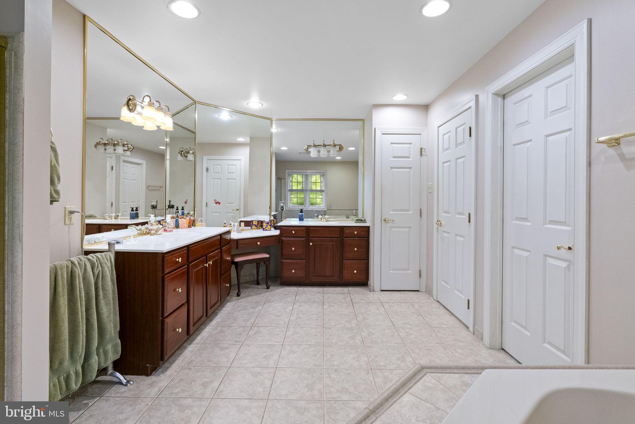 COURTS AT LONGWOOD - Residential