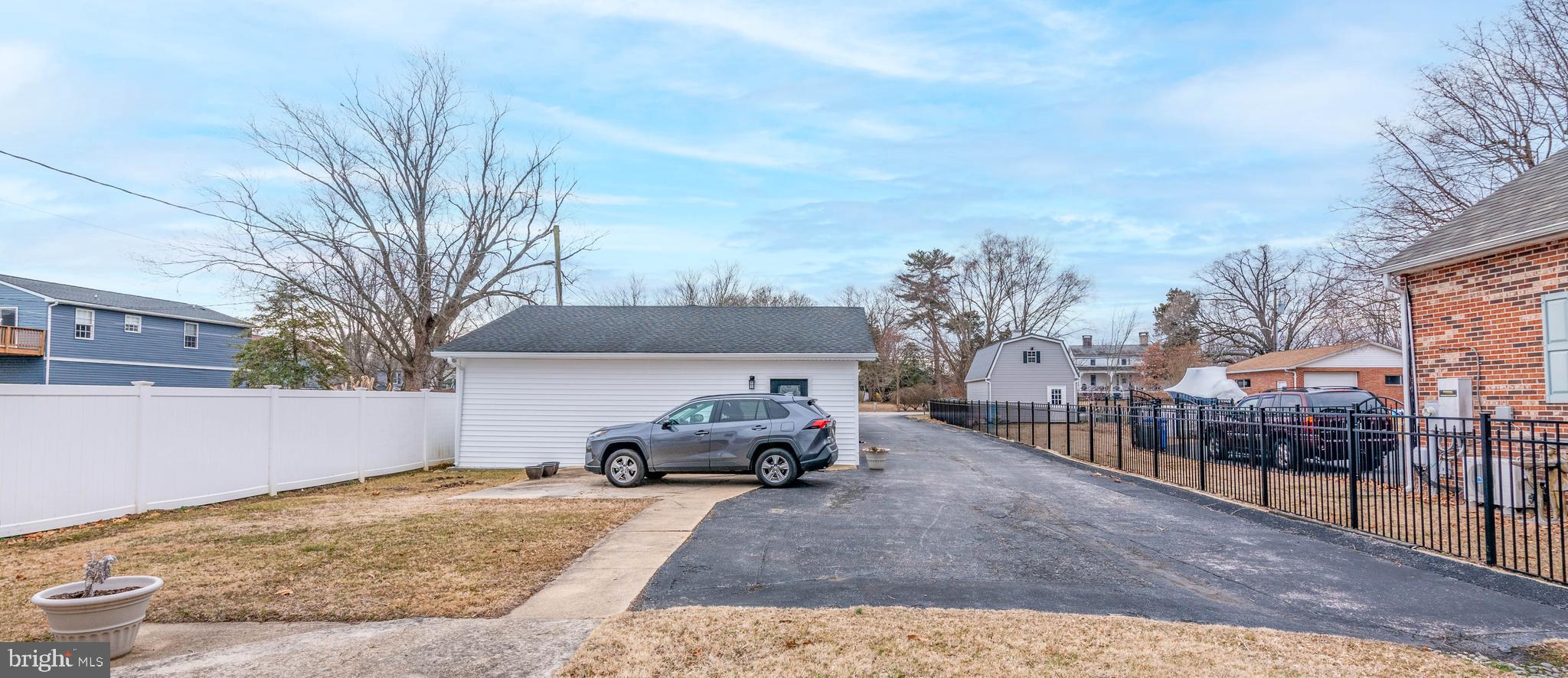 OLIVER BEACH - Residential