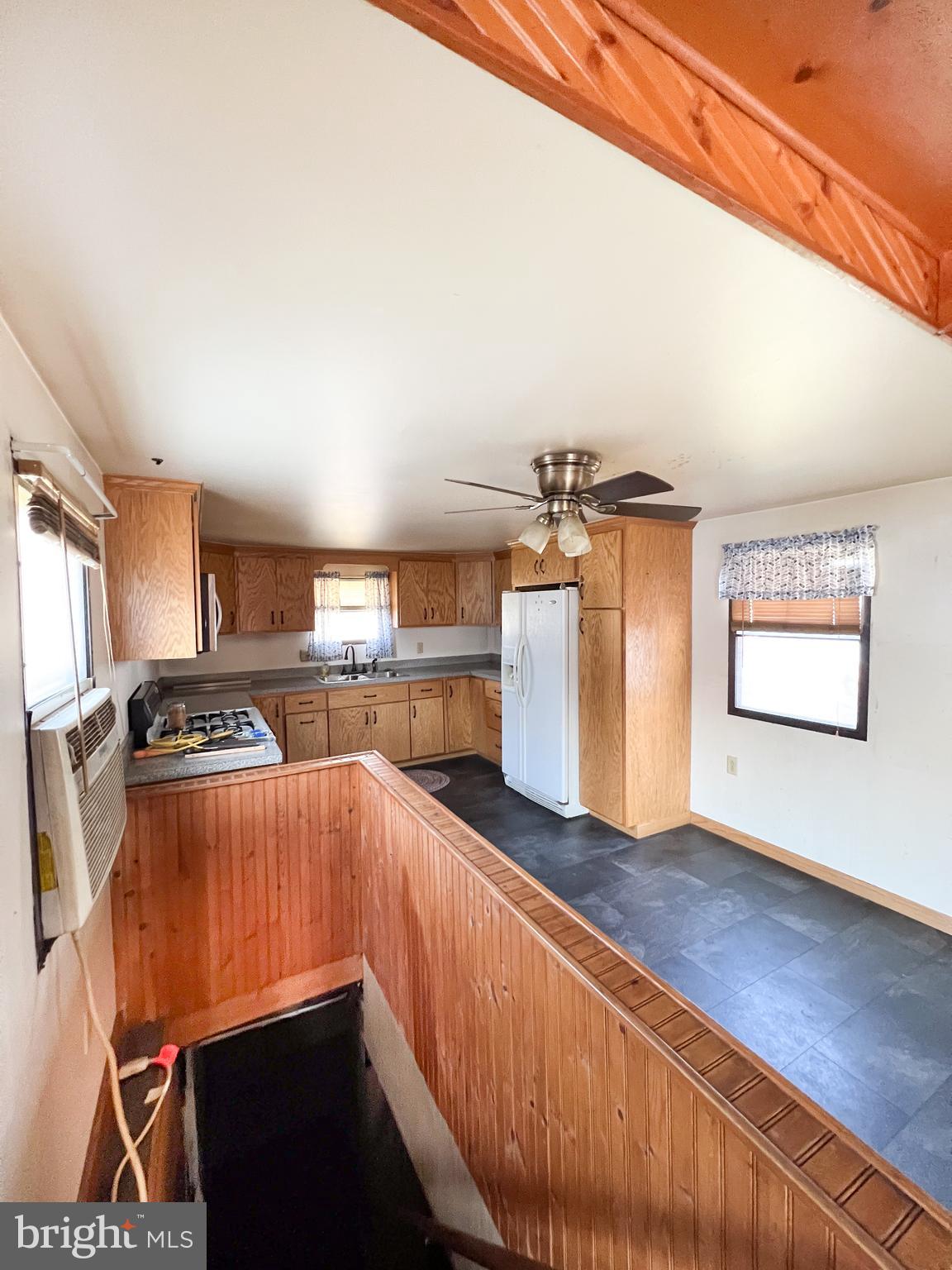 525 HIGHLAND AVE