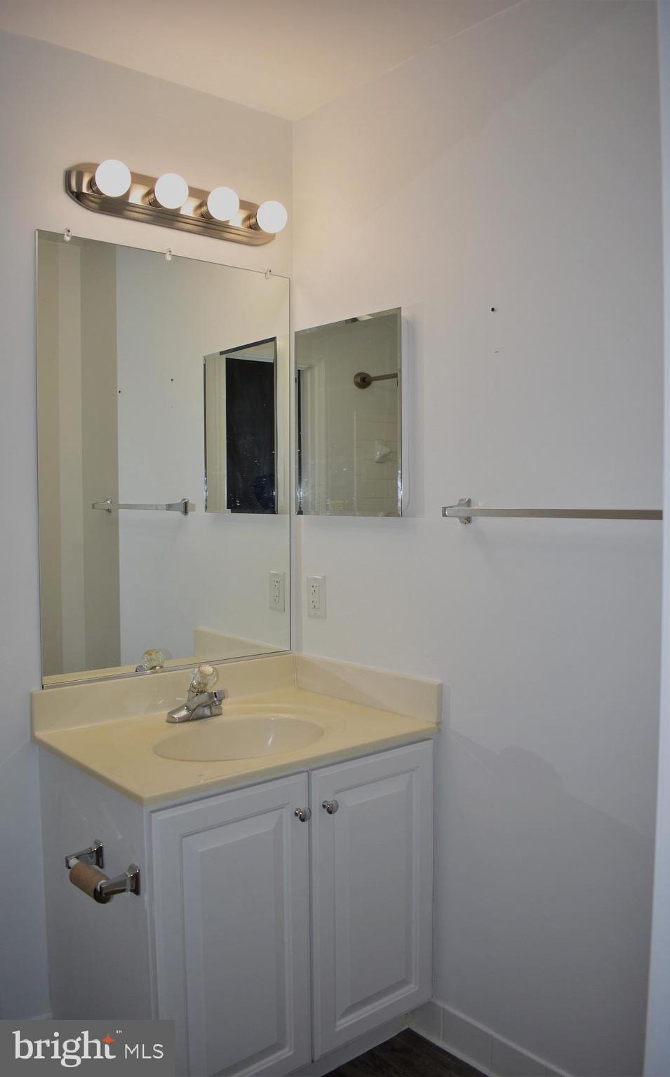 MONMOUTH MEADOWS - Residential Lease