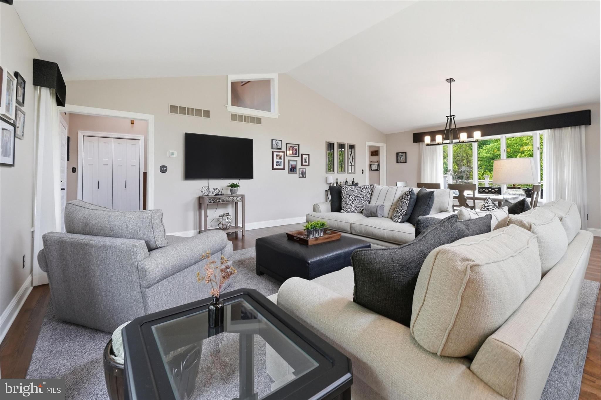 BRIDLESHIRE FARMS - Residential