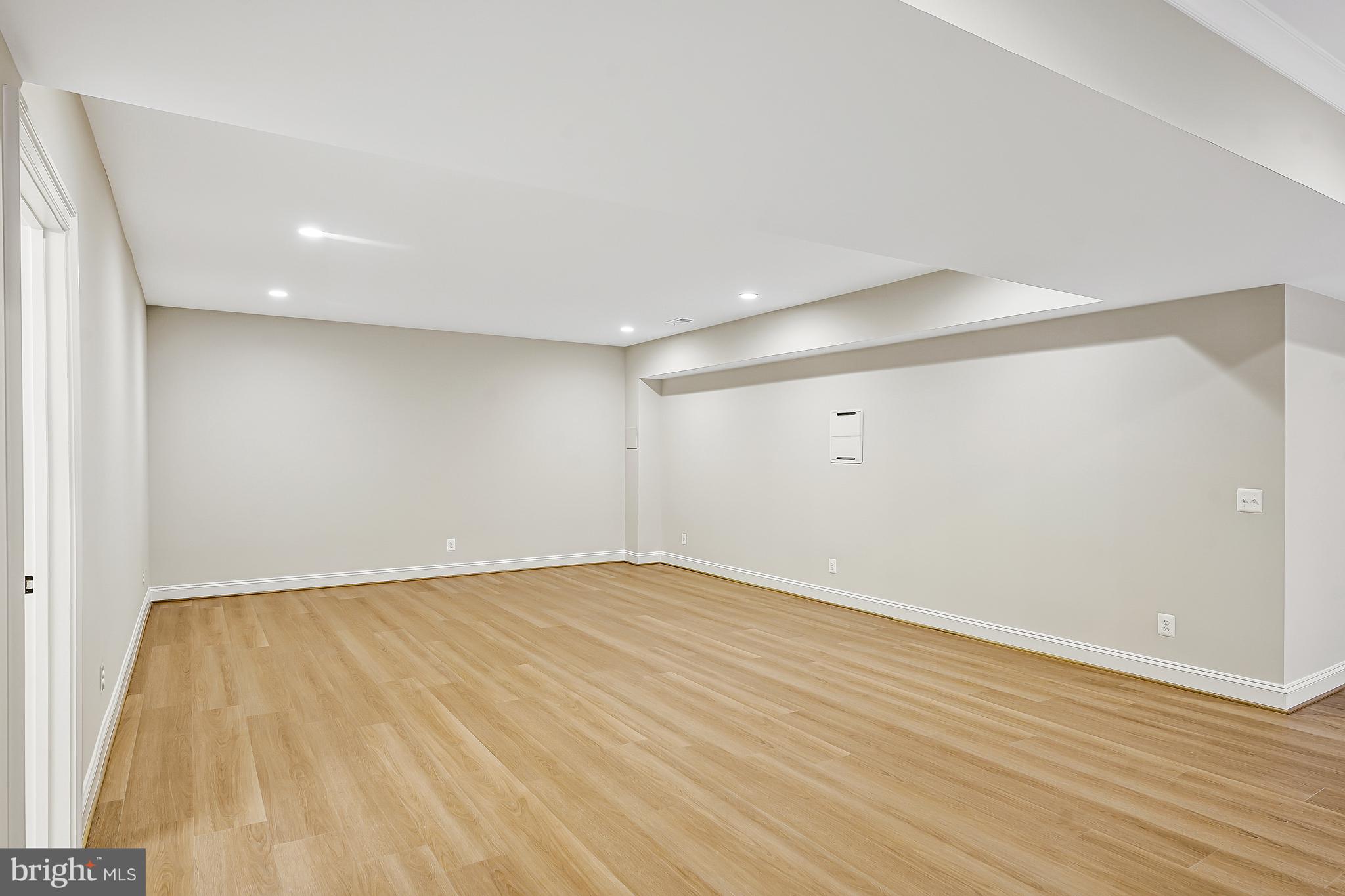 LONG MEADOW HAMLET - Residential