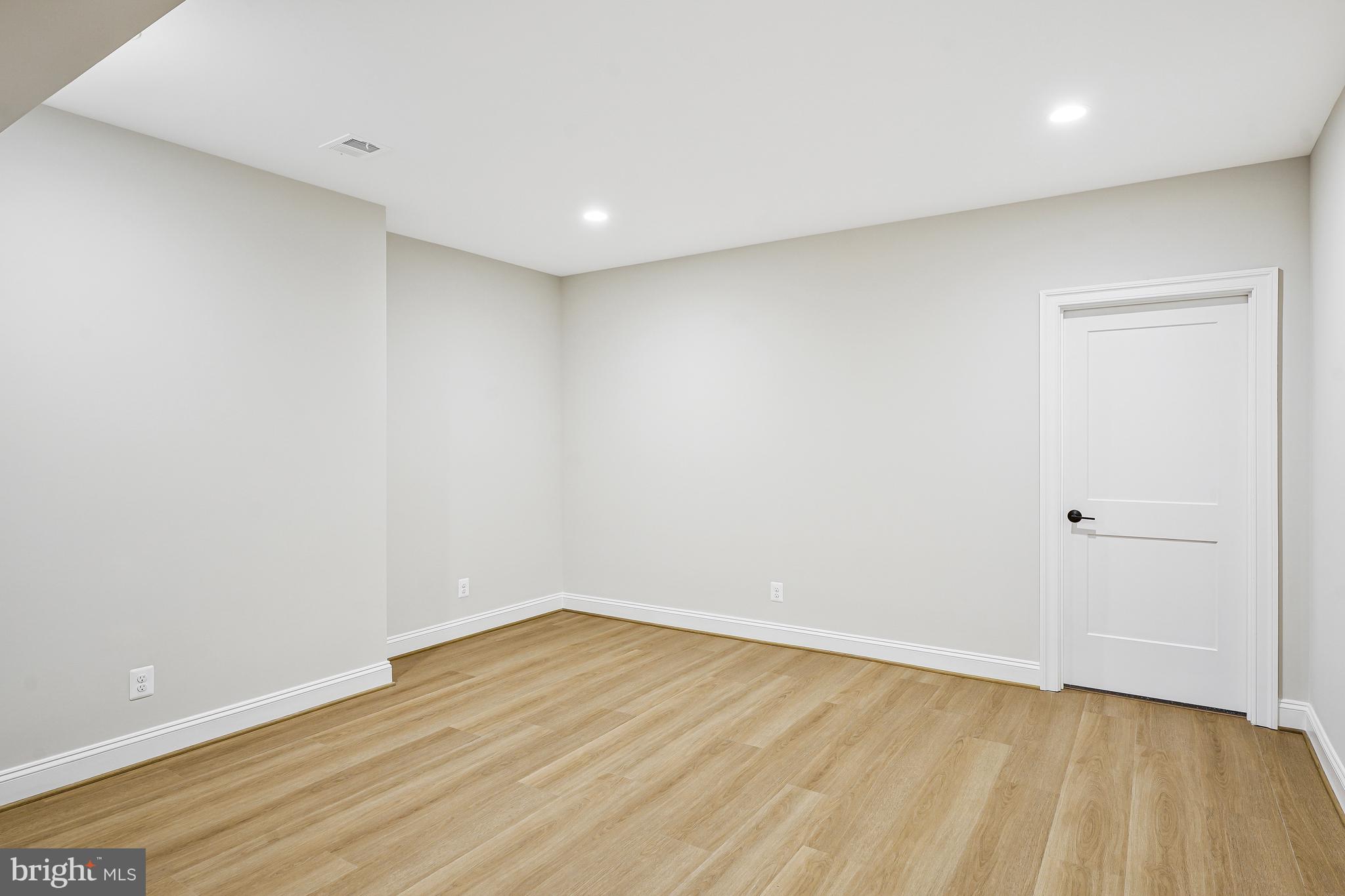 LONG MEADOW HAMLET - Residential