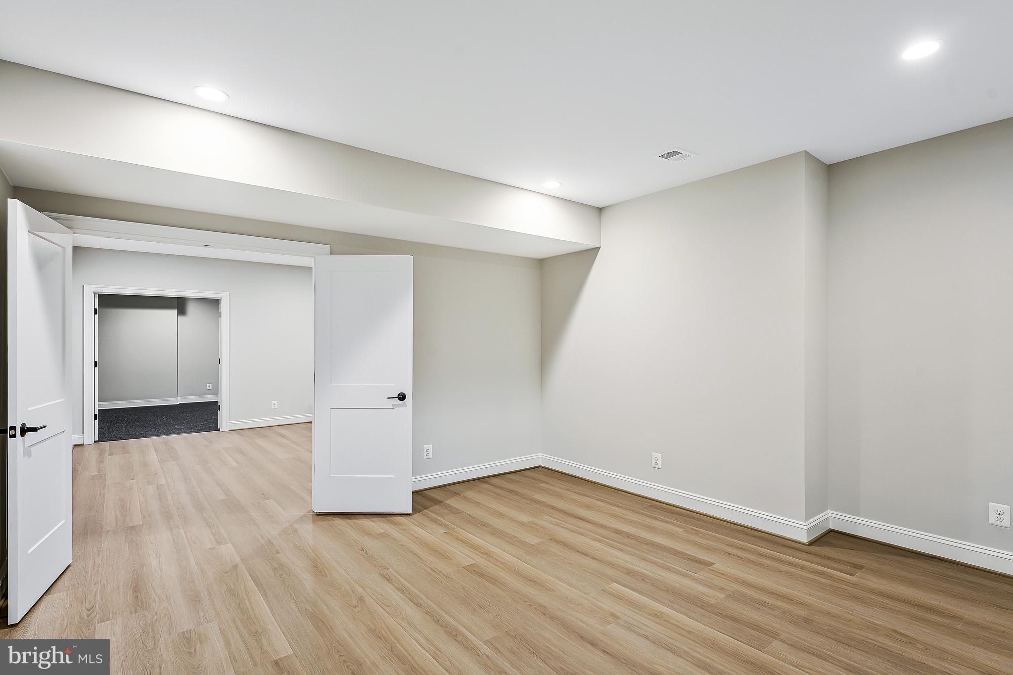 LONG MEADOW HAMLET - Residential