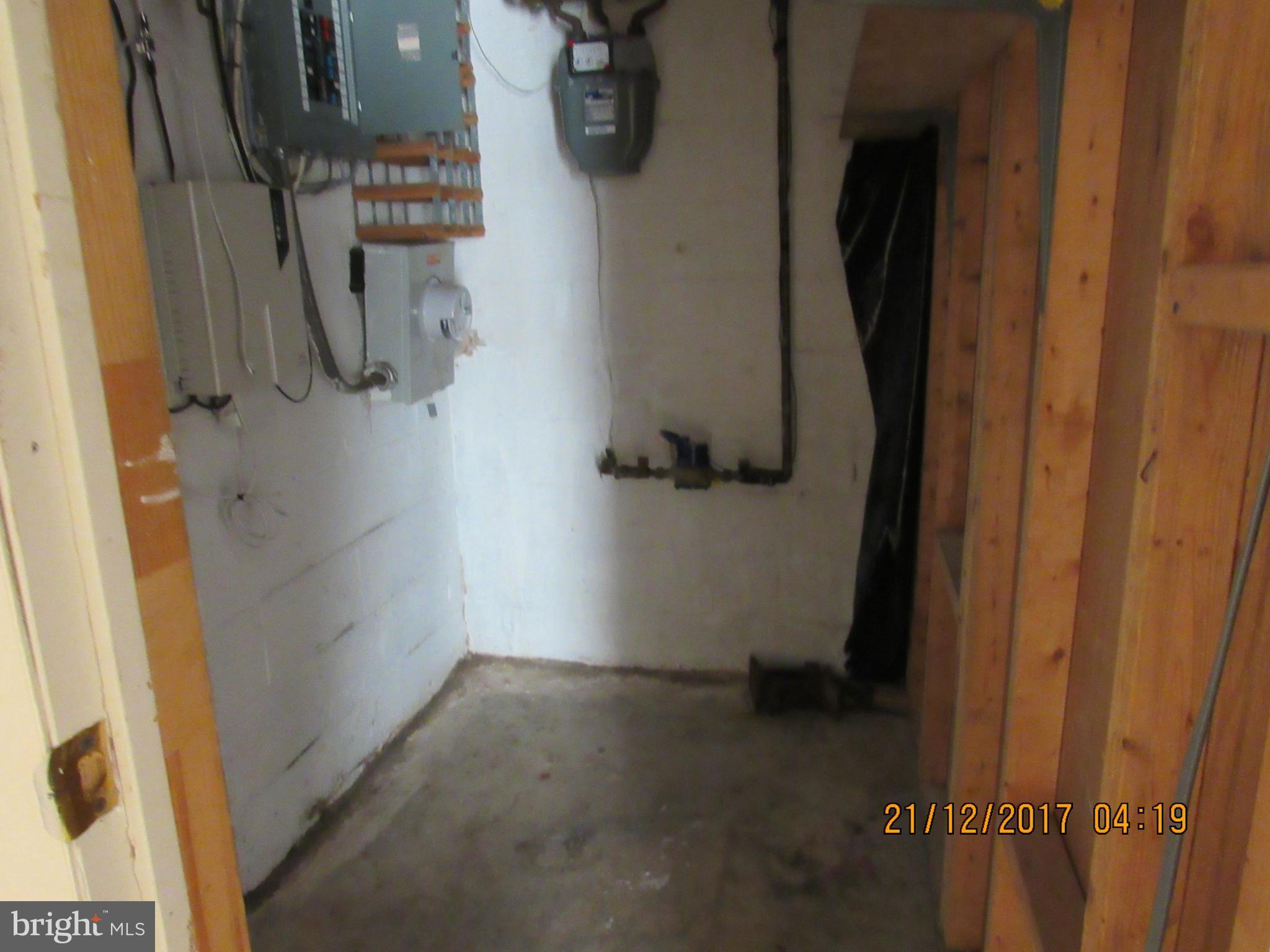 HARFORD SQUARE - Residential Lease