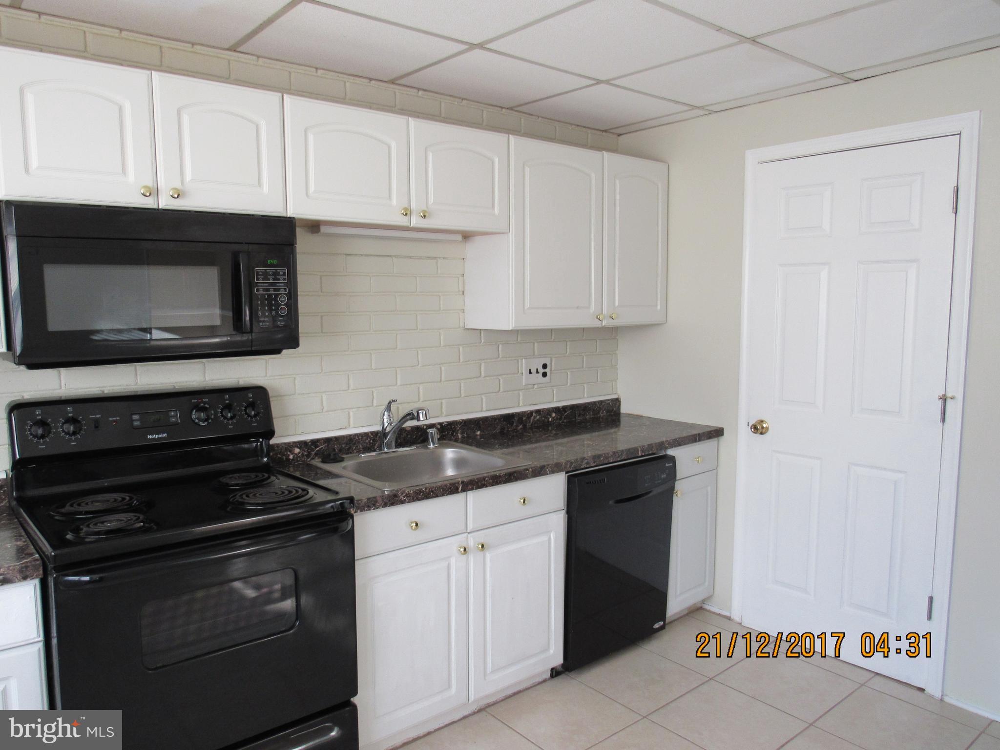 HARFORD SQUARE - Residential Lease