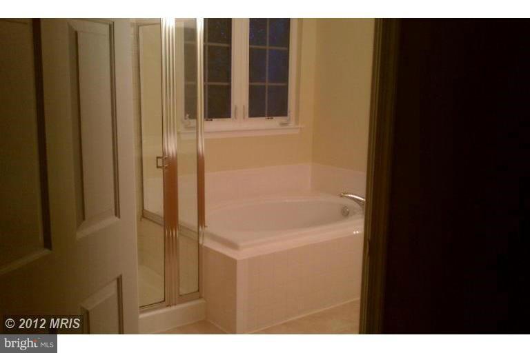 CONSTANT FRIENDSHIP - Residential Lease