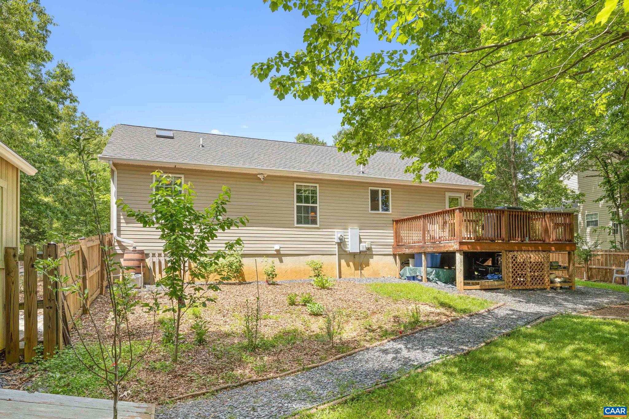 LAKE MONTICELLO - Residential