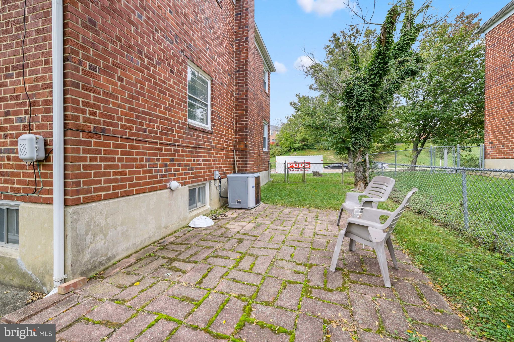 CHINQUAPIN PARK - Residential